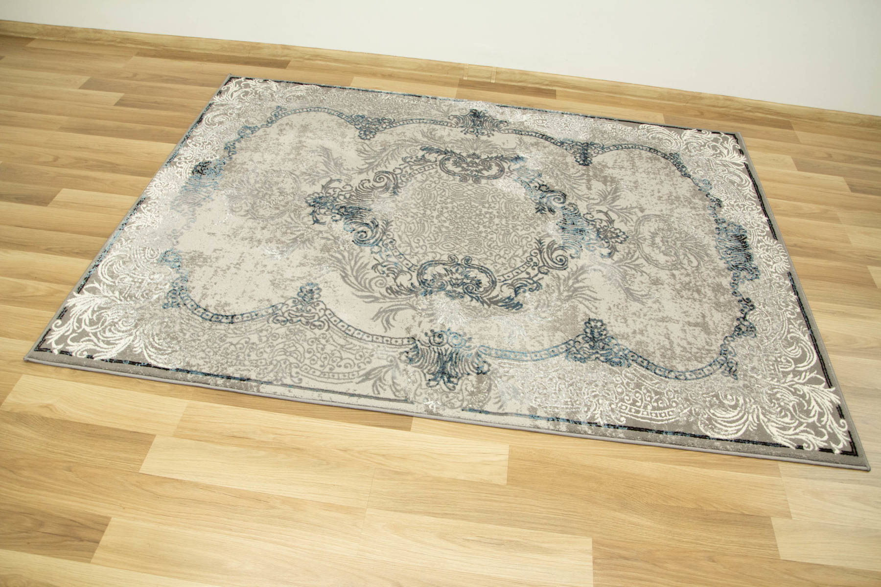 Koberec Allora Plus 9435A Ornament sivý / modrý