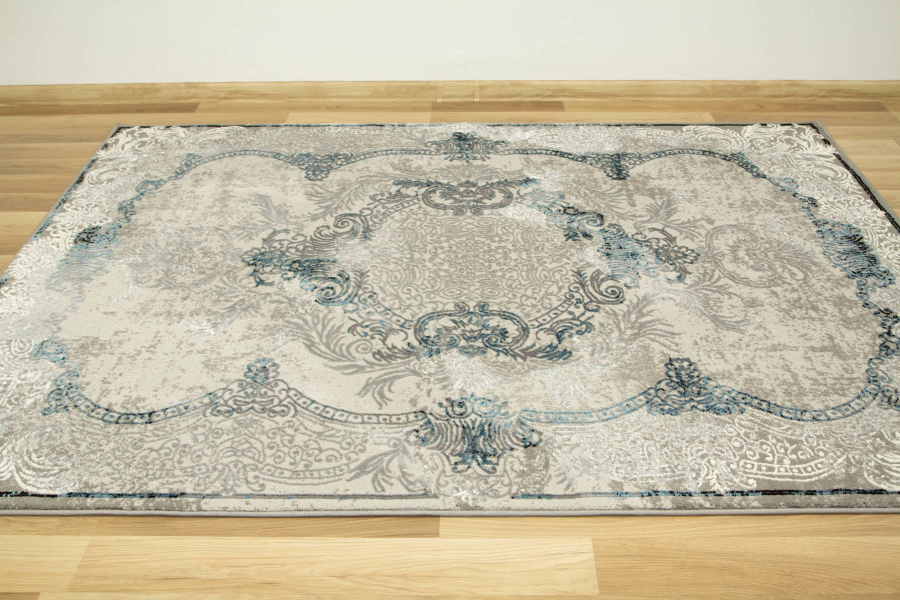 Koberec Allora Plus 9435A Ornament sivý / modrý