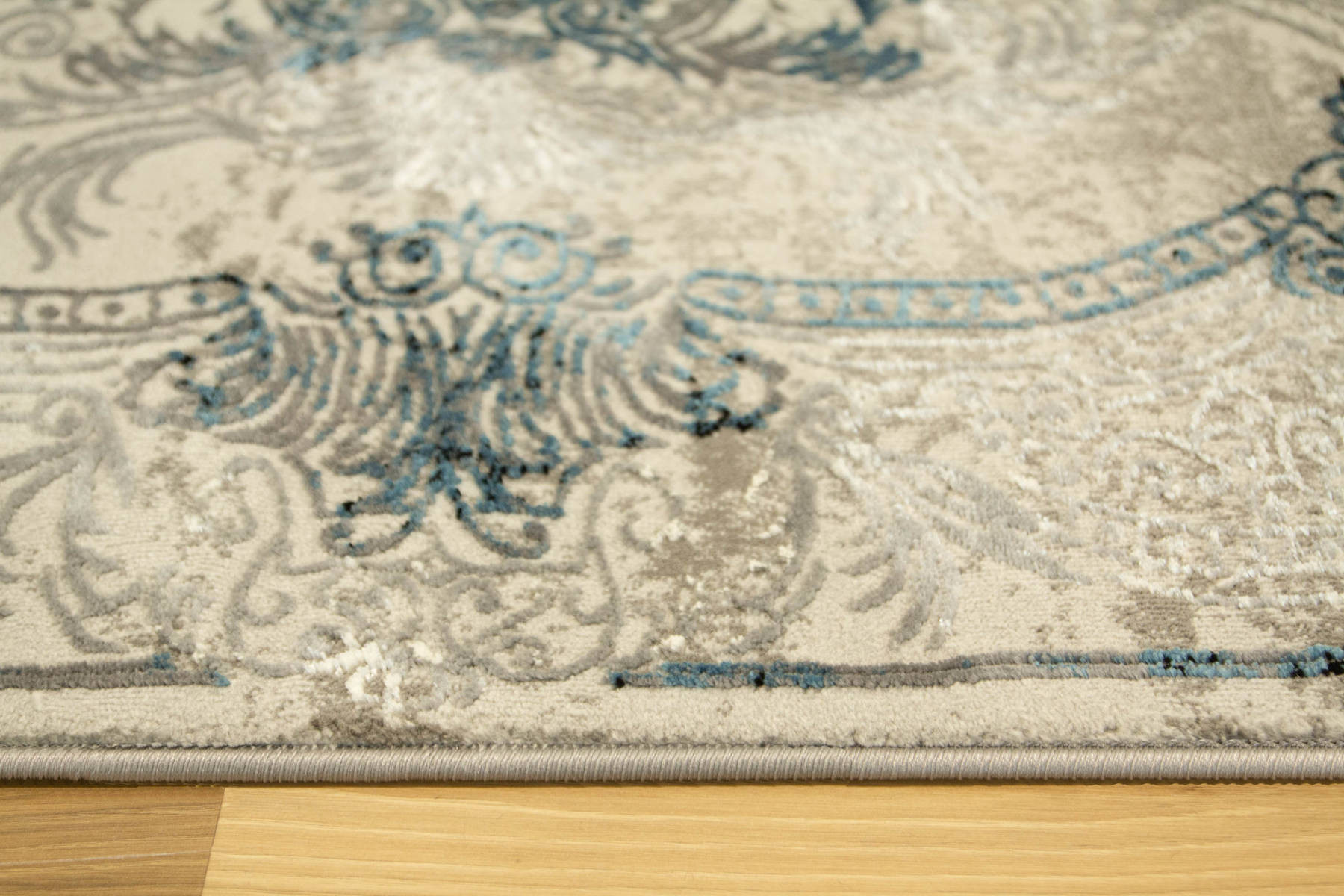 Koberec Allora Plus 9435A Ornament sivý / modrý