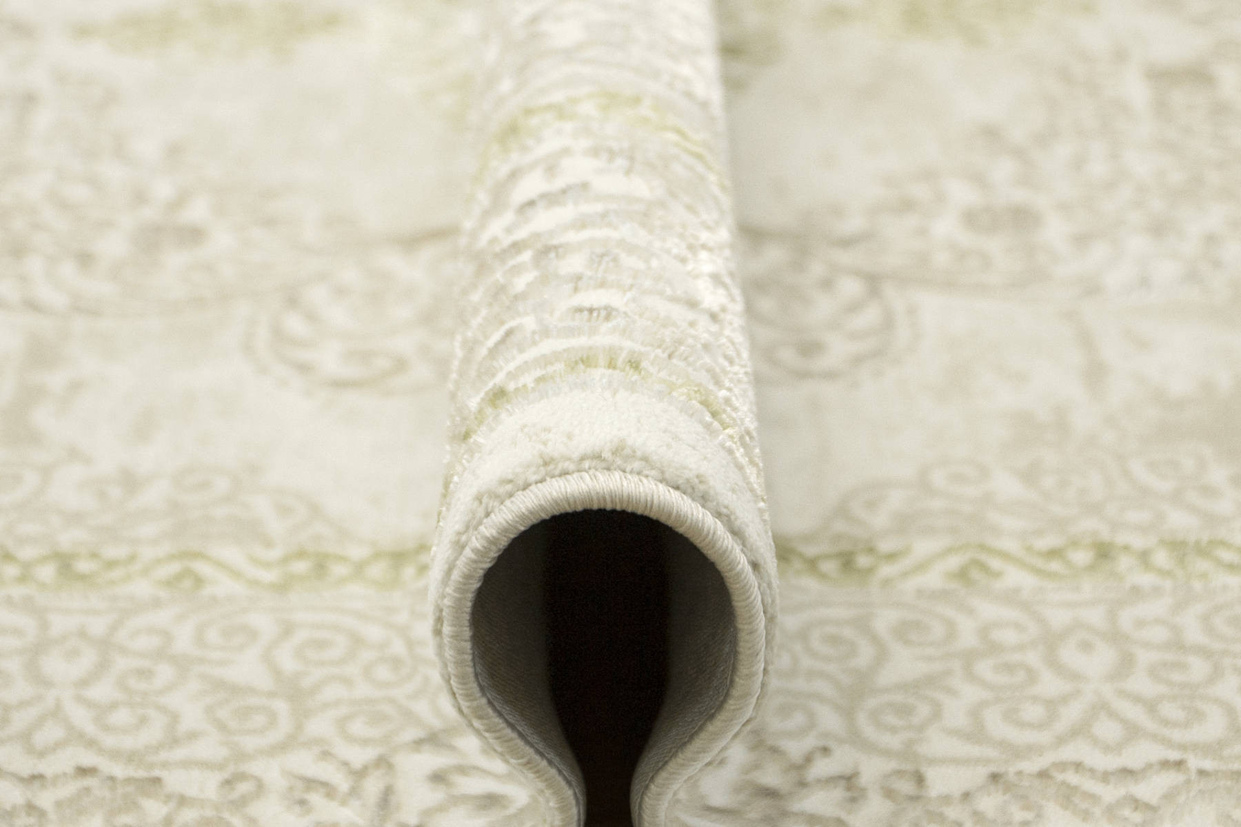 Koberec Allora Plus B826A lesklý krémový/zlatý