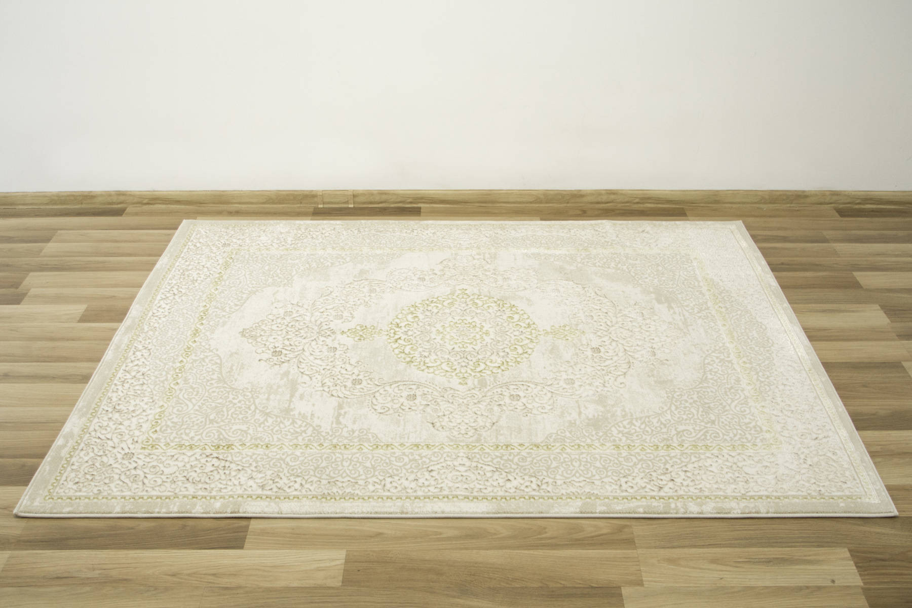 Koberec Allora Plus B826A lesklý krémový/zlatý