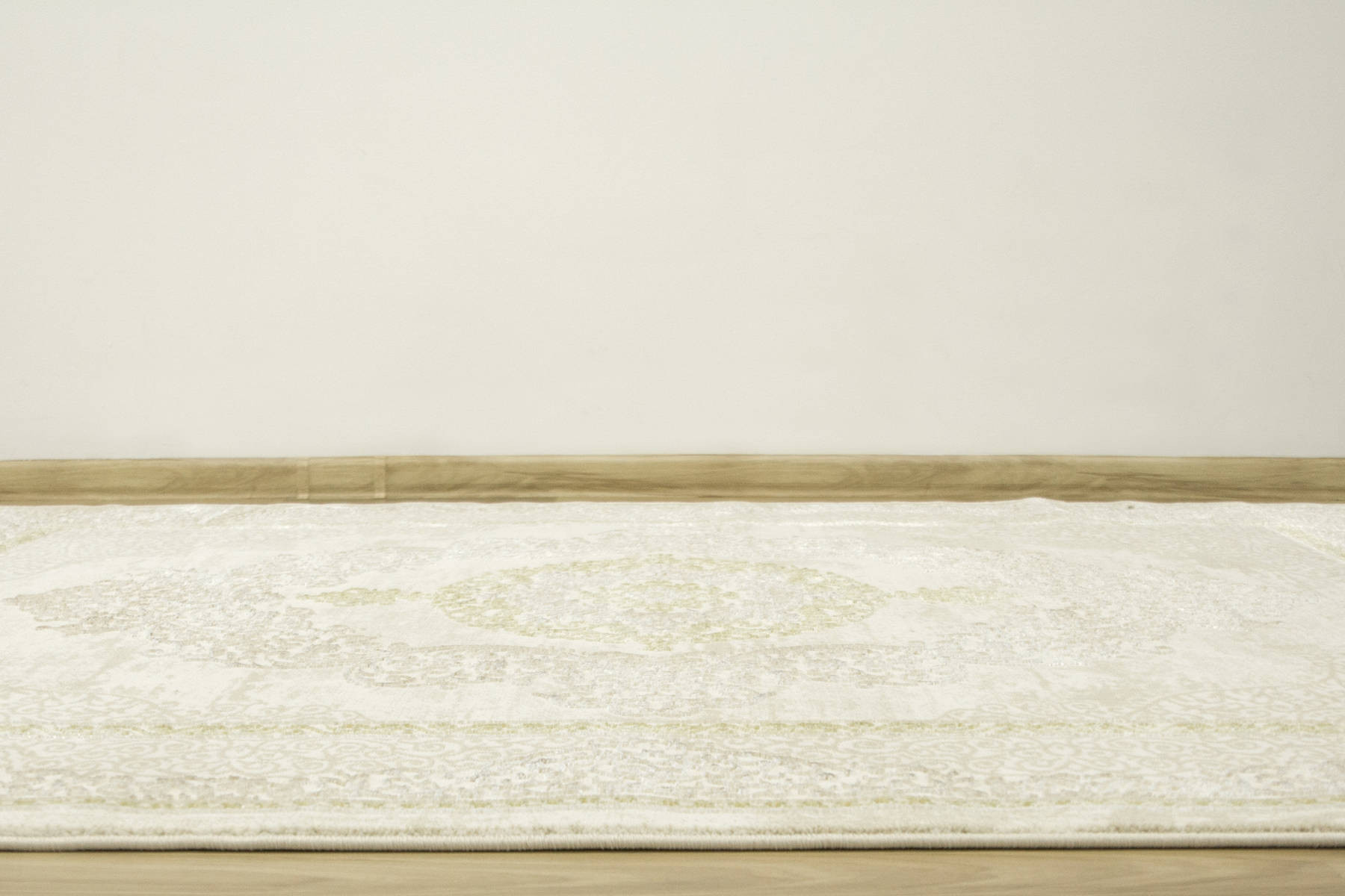 Koberec Allora Plus B826A lesklý krémový/zlatý