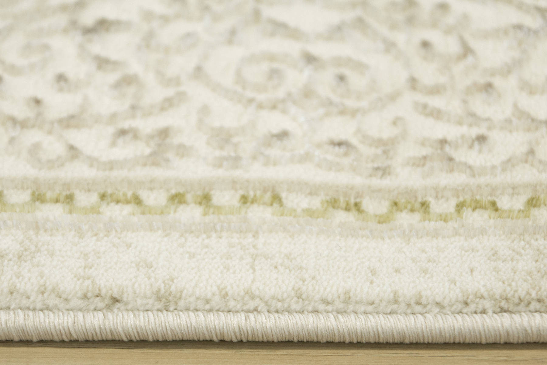 Koberec Allora Plus B826A lesklý krémový/zlatý