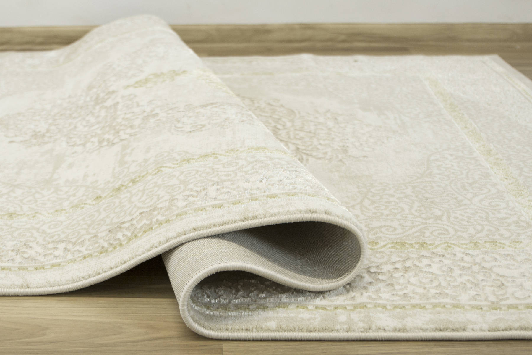 Koberec Allora Plus B826A lesklý krémový/zlatý