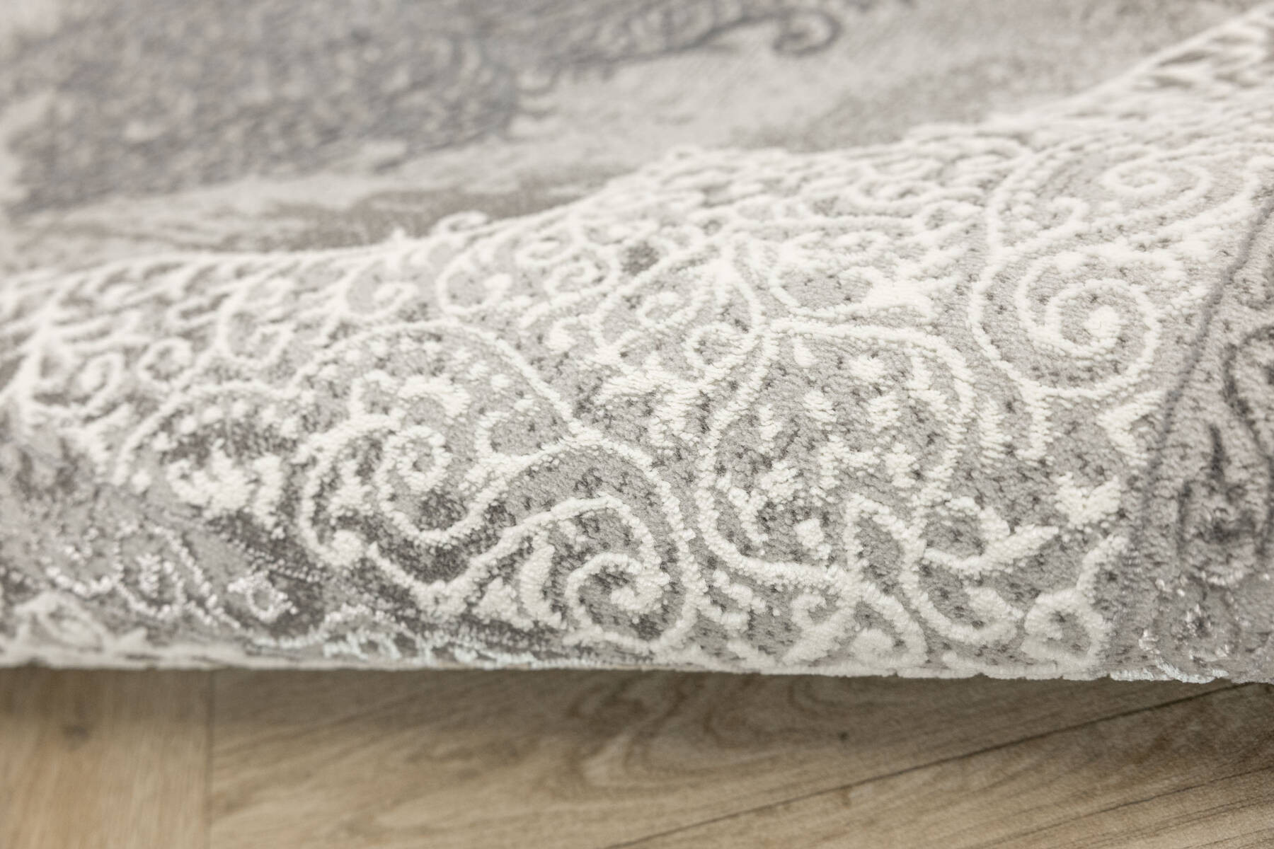 Koberec Allora Plus B826A ornament, šedý / stříbrný