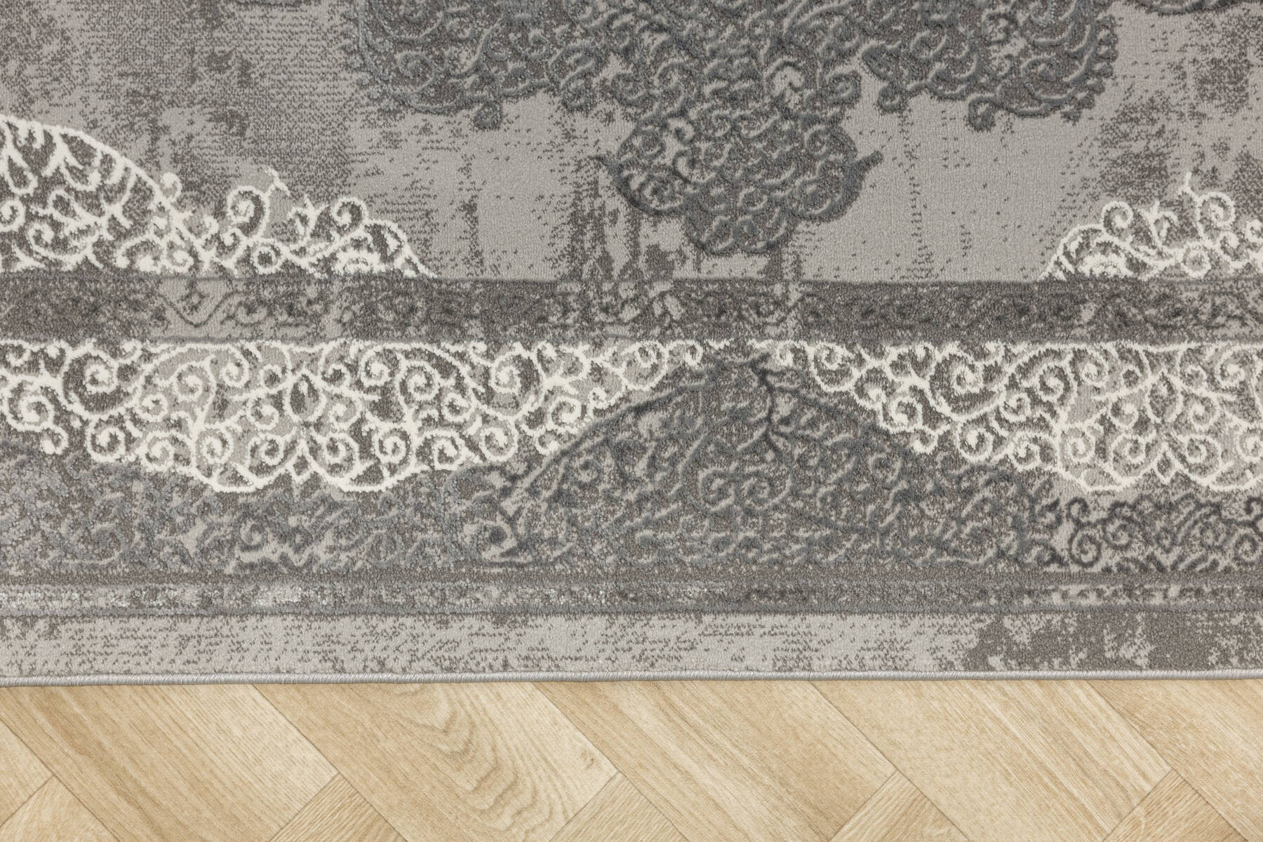 Koberec Allora Plus B826A ornament, šedý / stříbrný