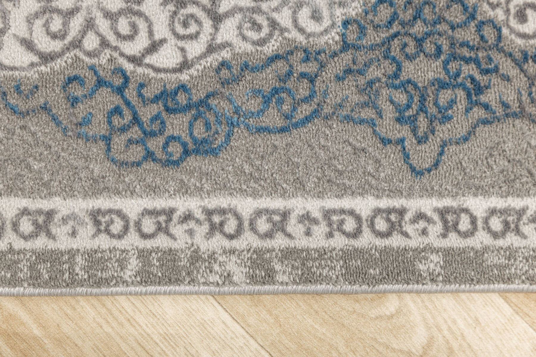 Koberec Allora Plus B827B ornament, šedý