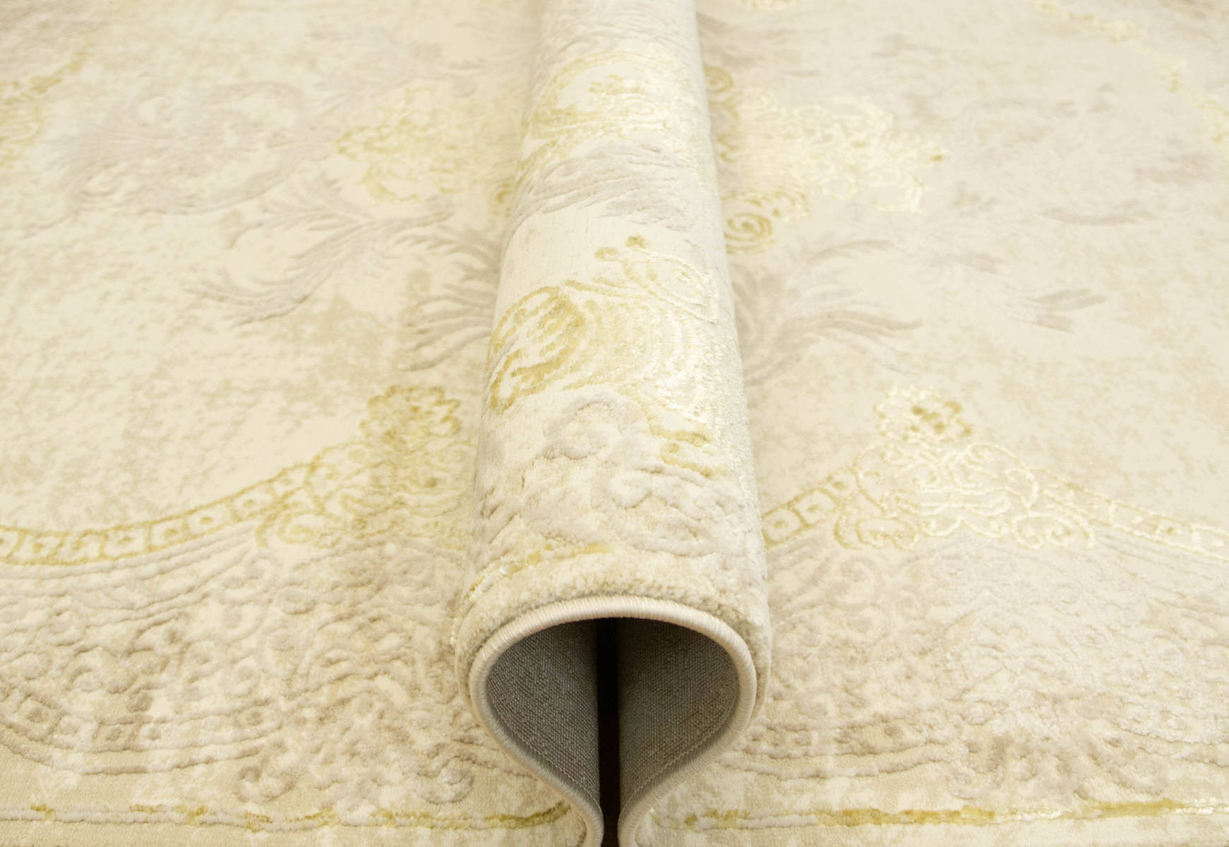 Koberec Allora Plus 9435A Ornament krémový / béžový / zlatý