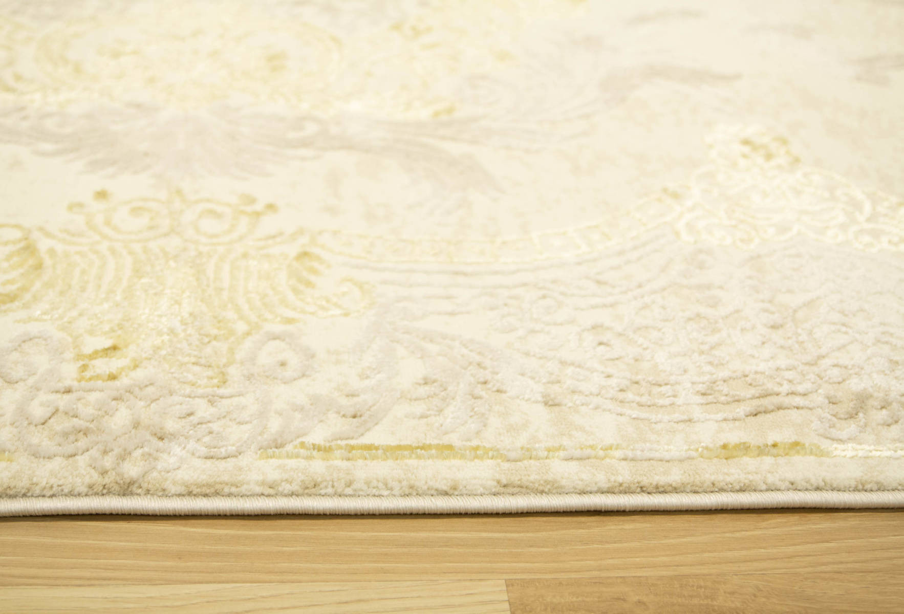 Koberec Allora Plus 9435A Ornament krémový / béžový / zlatý