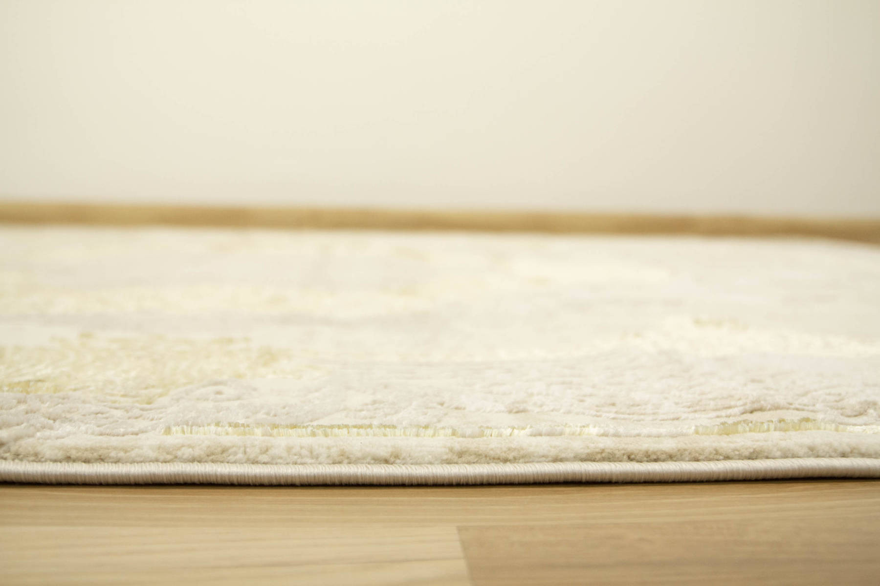 Koberec Allora Plus 9435A Ornament krémový / béžový / zlatý