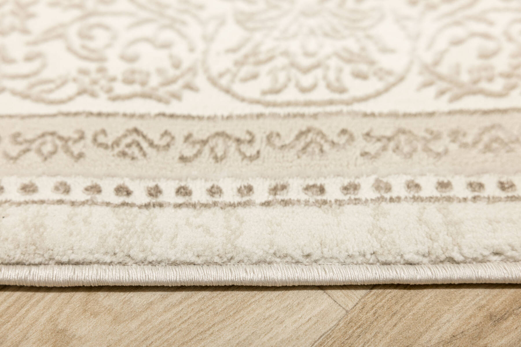 Koberec Allora Plus F344A Ornament, krémový / stříbrný