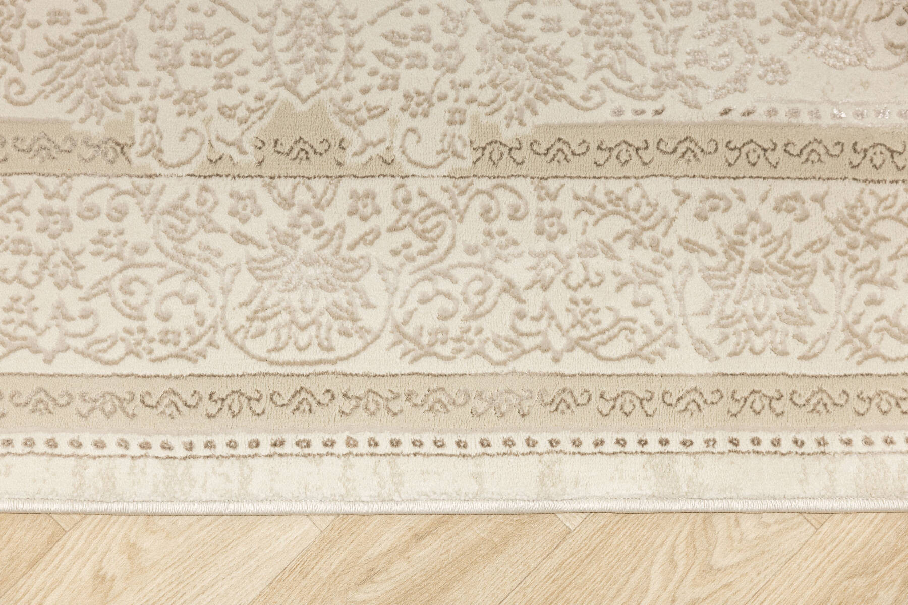 Koberec Allora Plus F344A Ornament, krémový / stříbrný