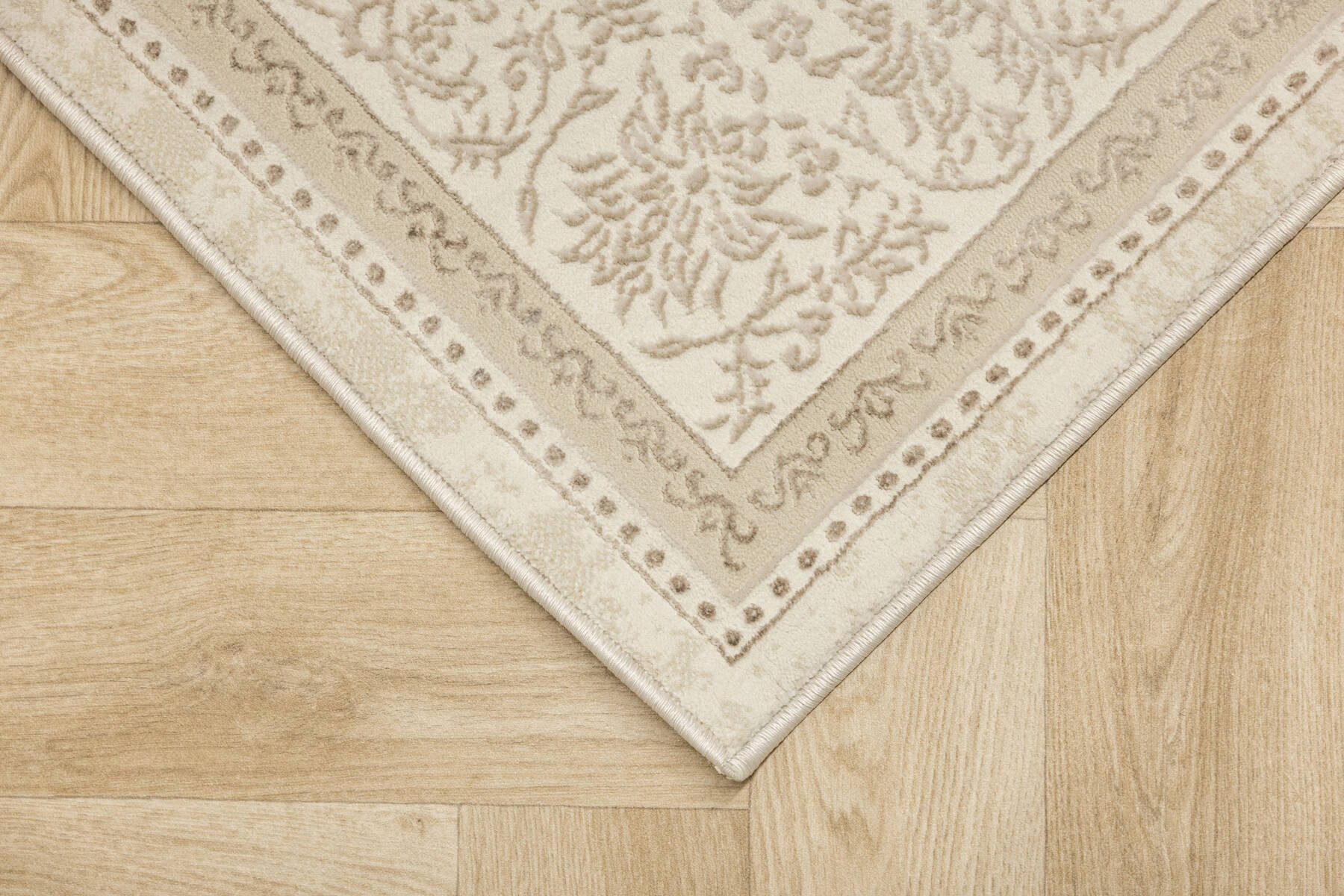 Koberec Allora Plus F344A Ornament, krémový / stříbrný