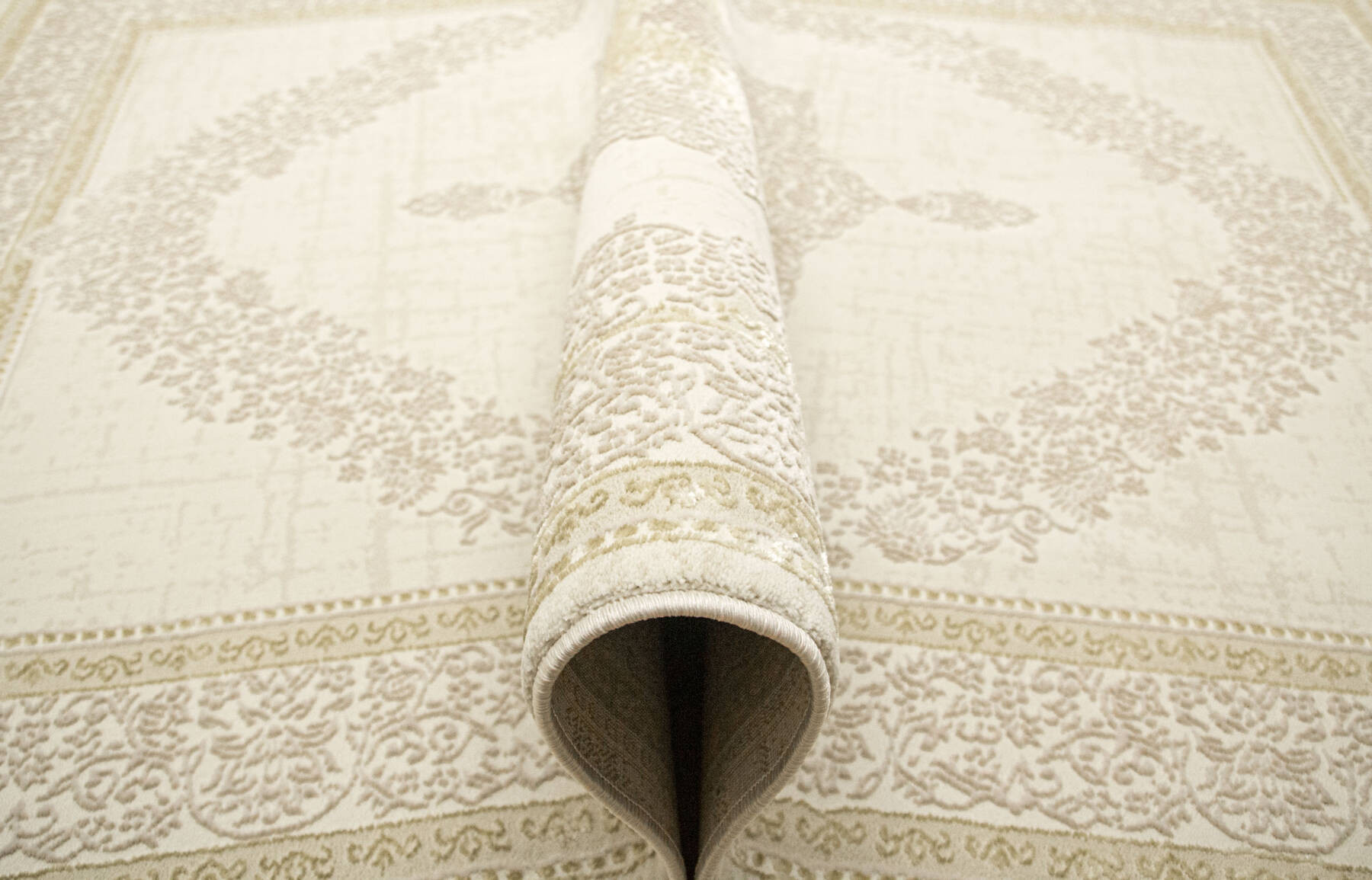 Koberec Allora Plus F344A Ornament krémový / béžový