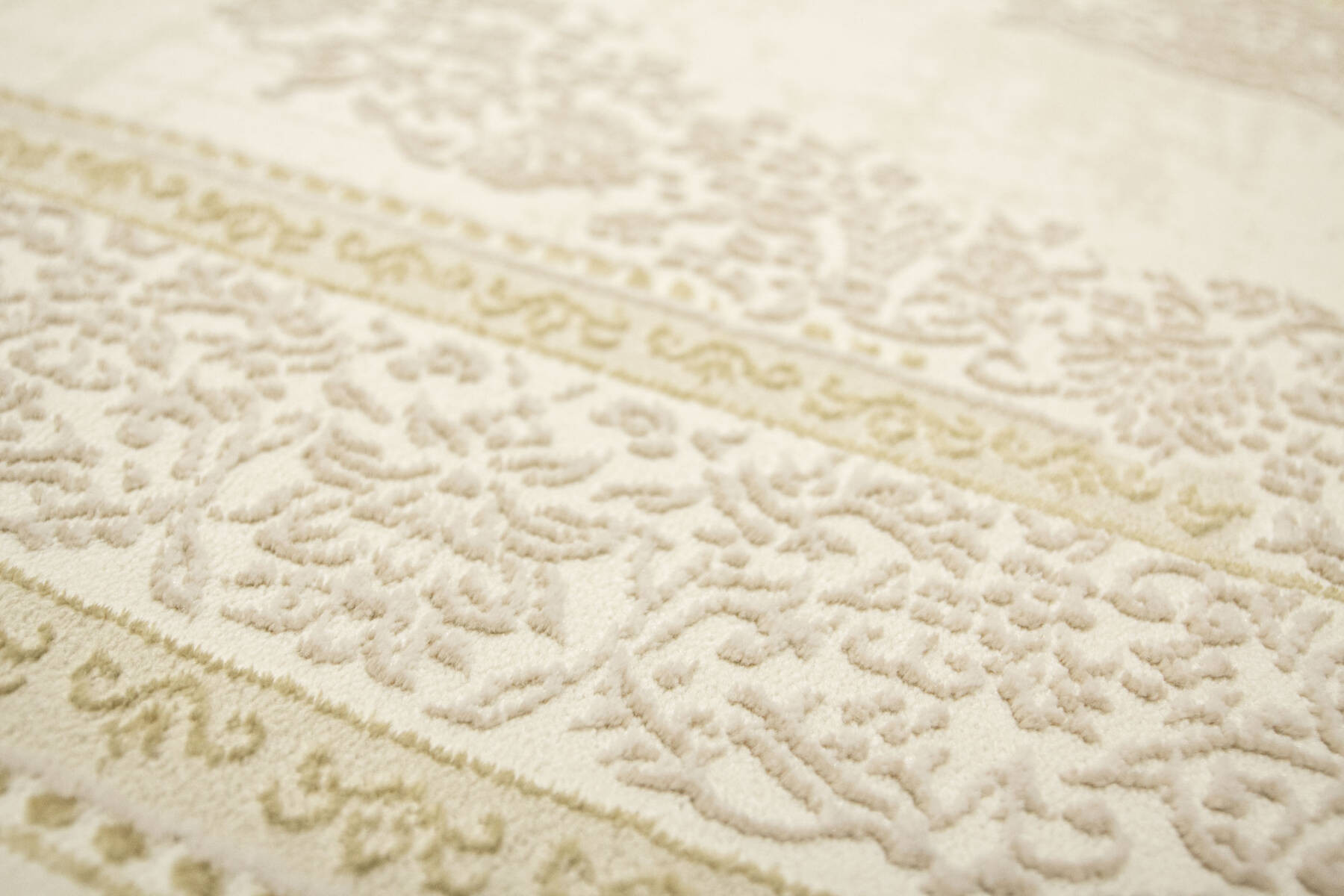 Koberec Allora Plus F344A Ornament krémový / béžový