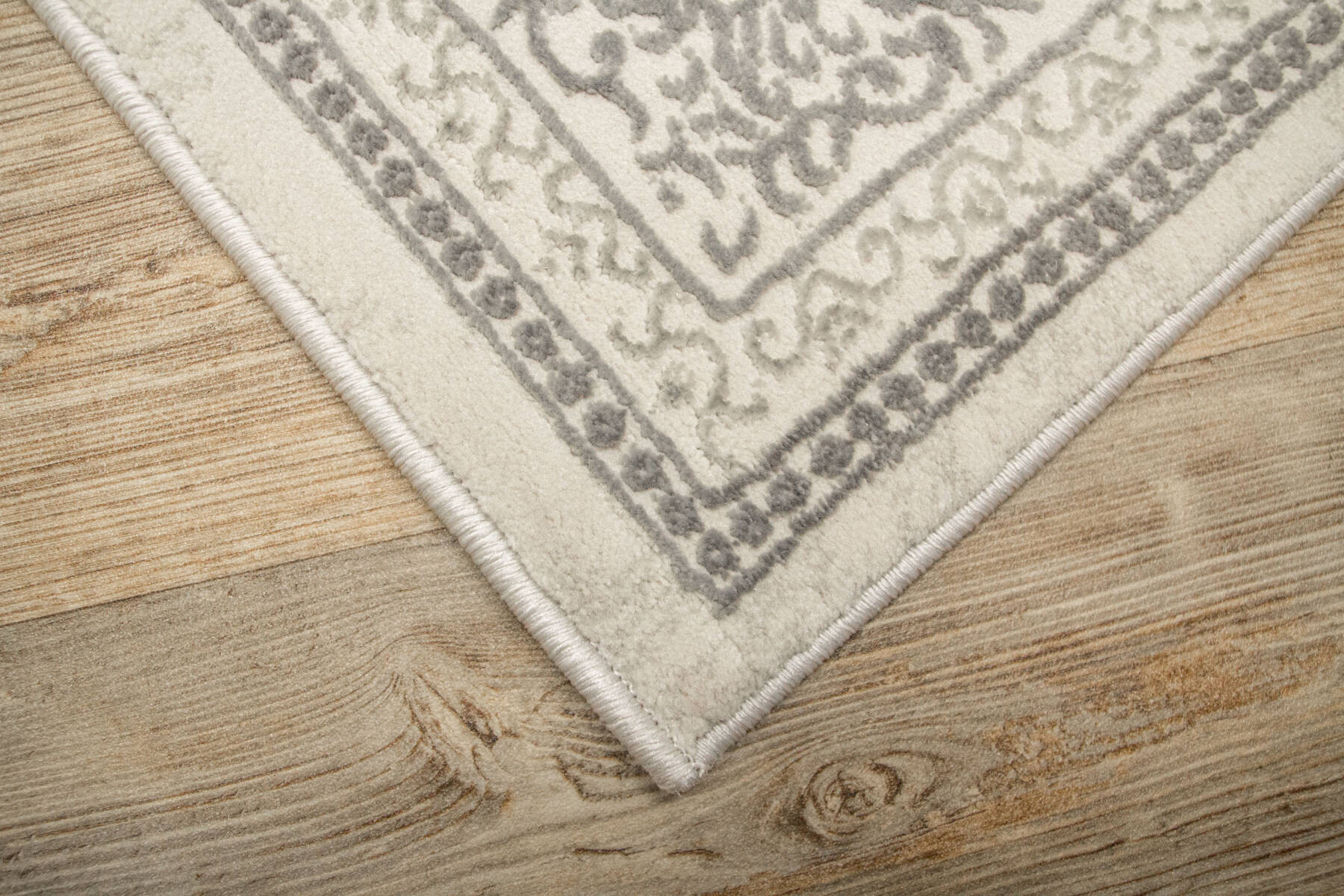 Koberec Allora Plus F345A ornament, stříbrný / šedý