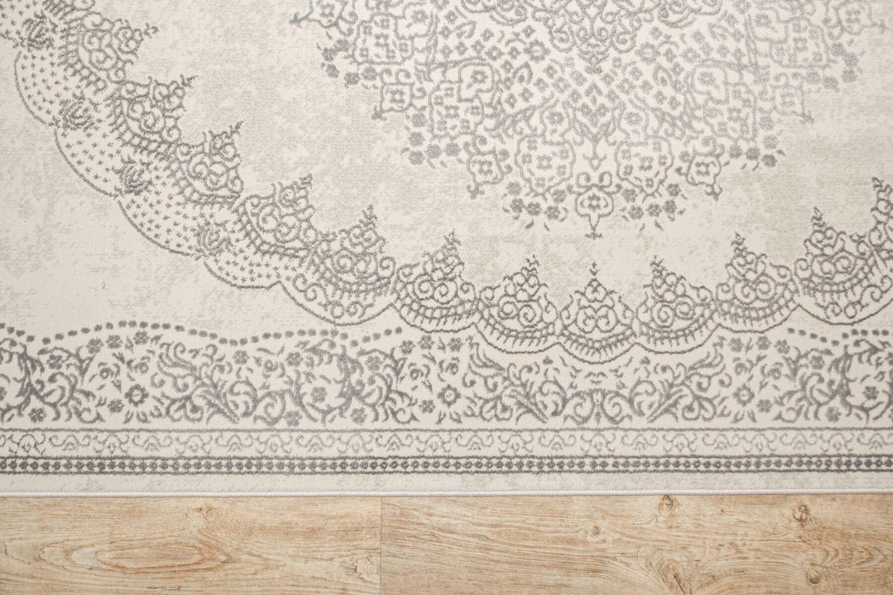 Koberec Allora Plus F345A ornament, stříbrný / šedý