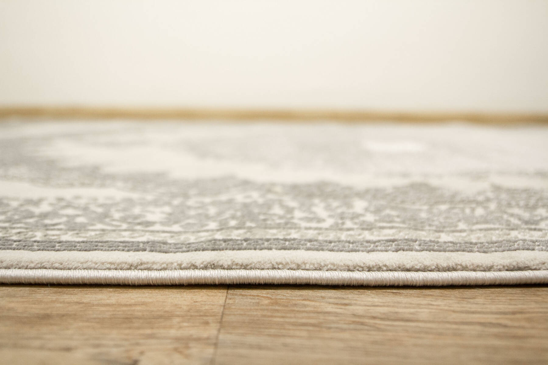 Koberec Allora Plus F345A ornament, stříbrný / šedý