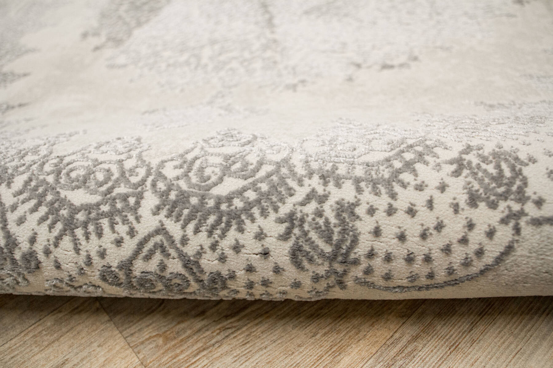 Koberec Allora Plus F345A ornament, stříbrný / šedý