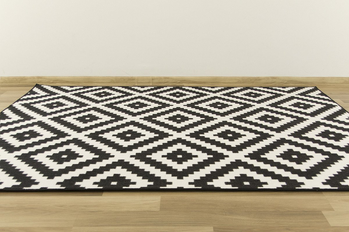 Metrážový koberec Romby černý