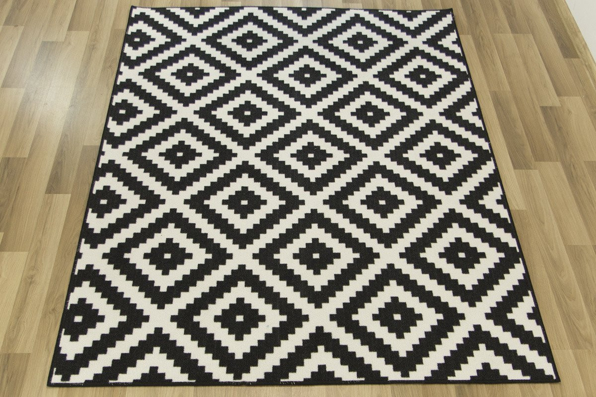 Metrážový koberec Romby černý