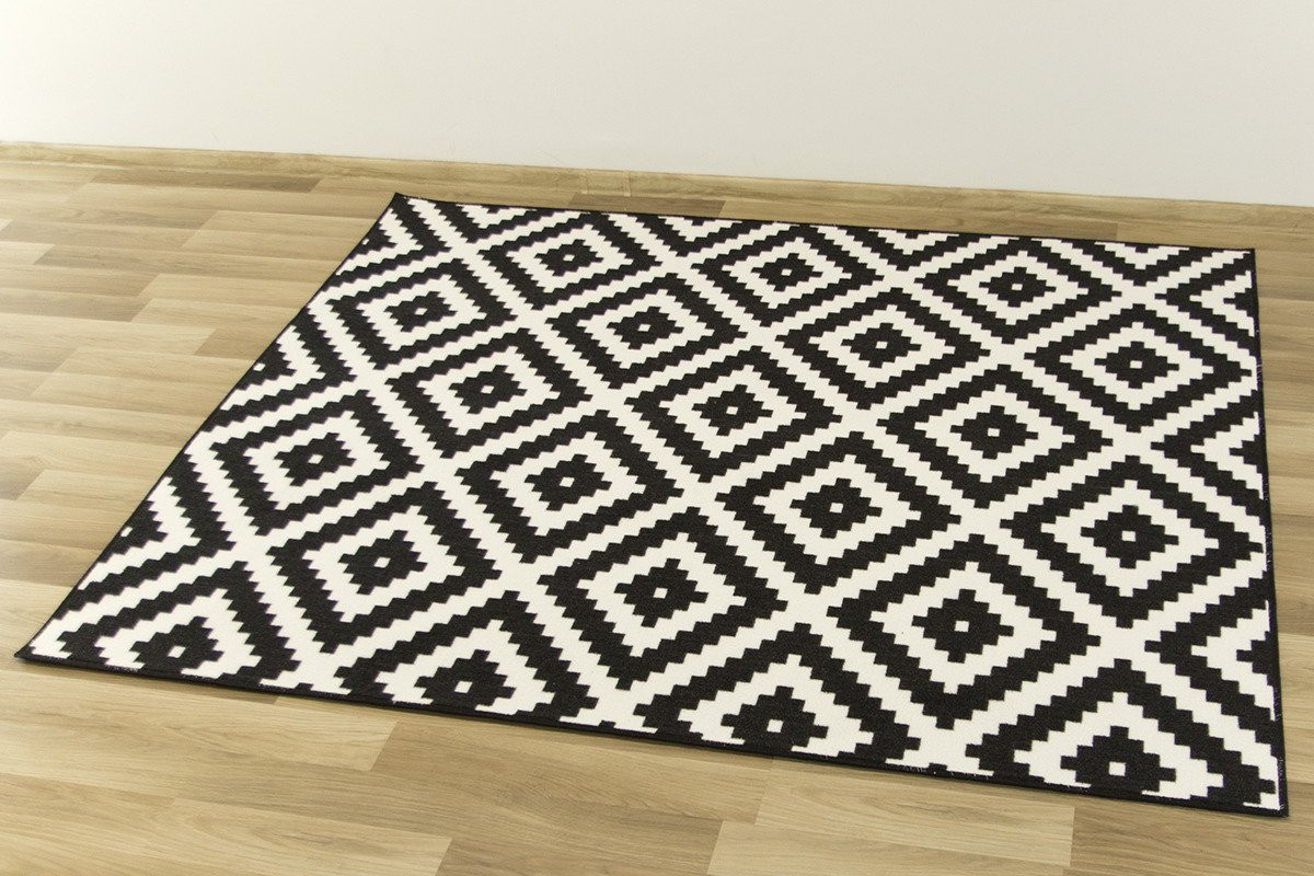 Metrážový koberec Romby černý