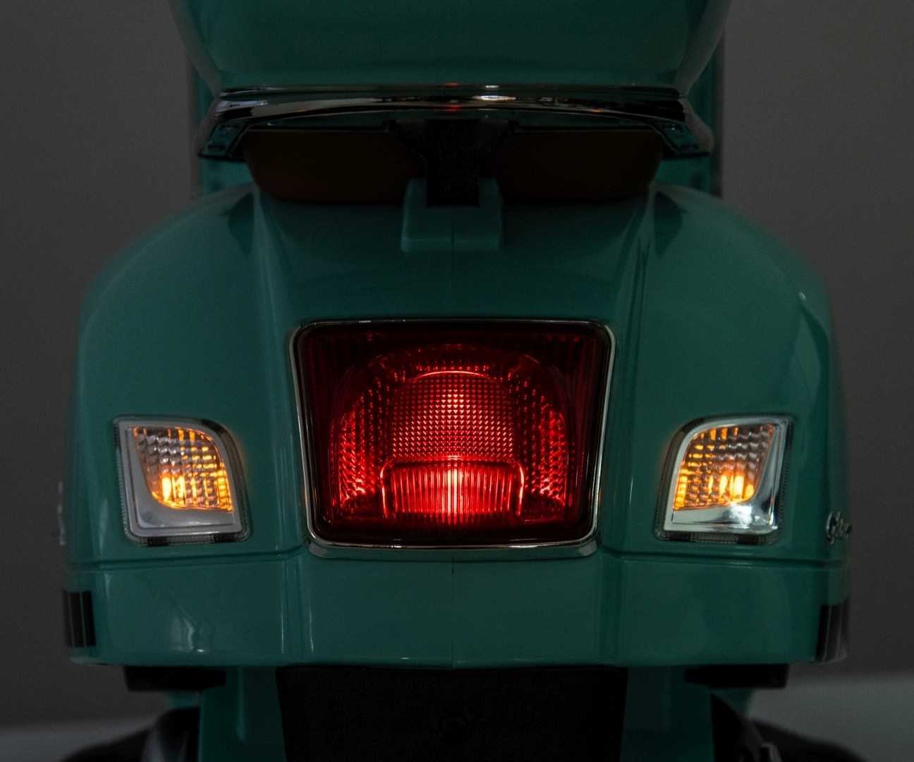 Elektrický skútr Vespa GTS Super mátový