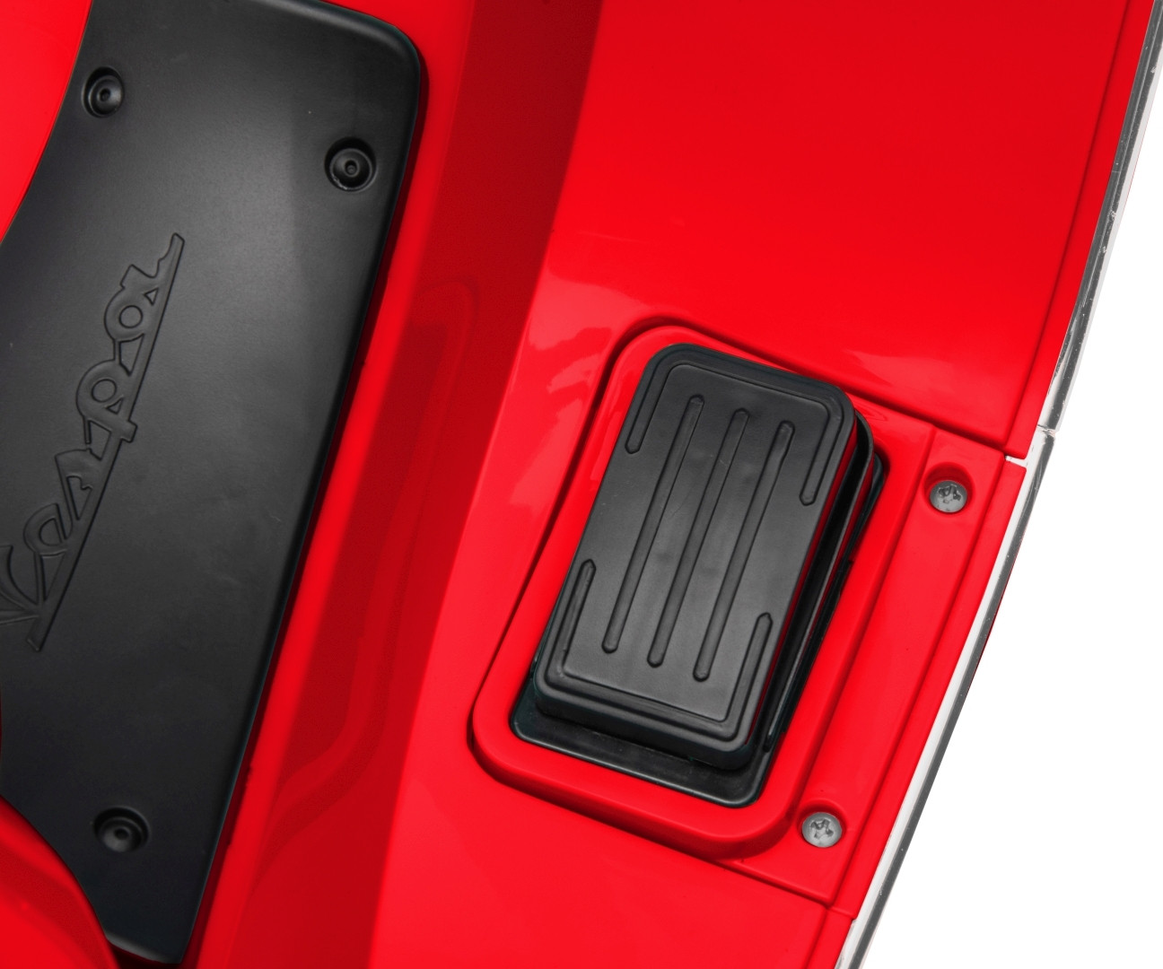 Elektrický skútr Vespa GTS Super červený