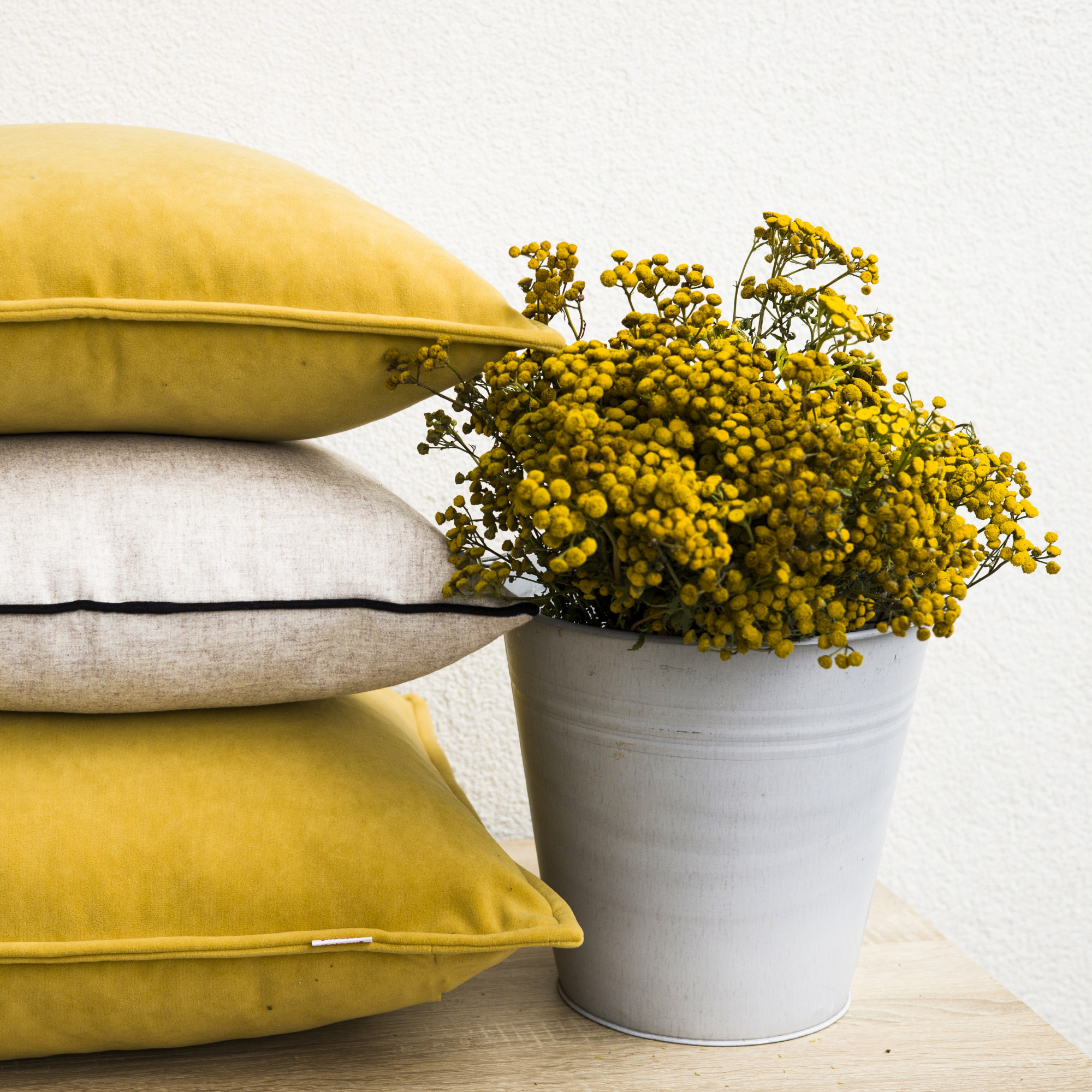 Čtvercový polštář hořčičný