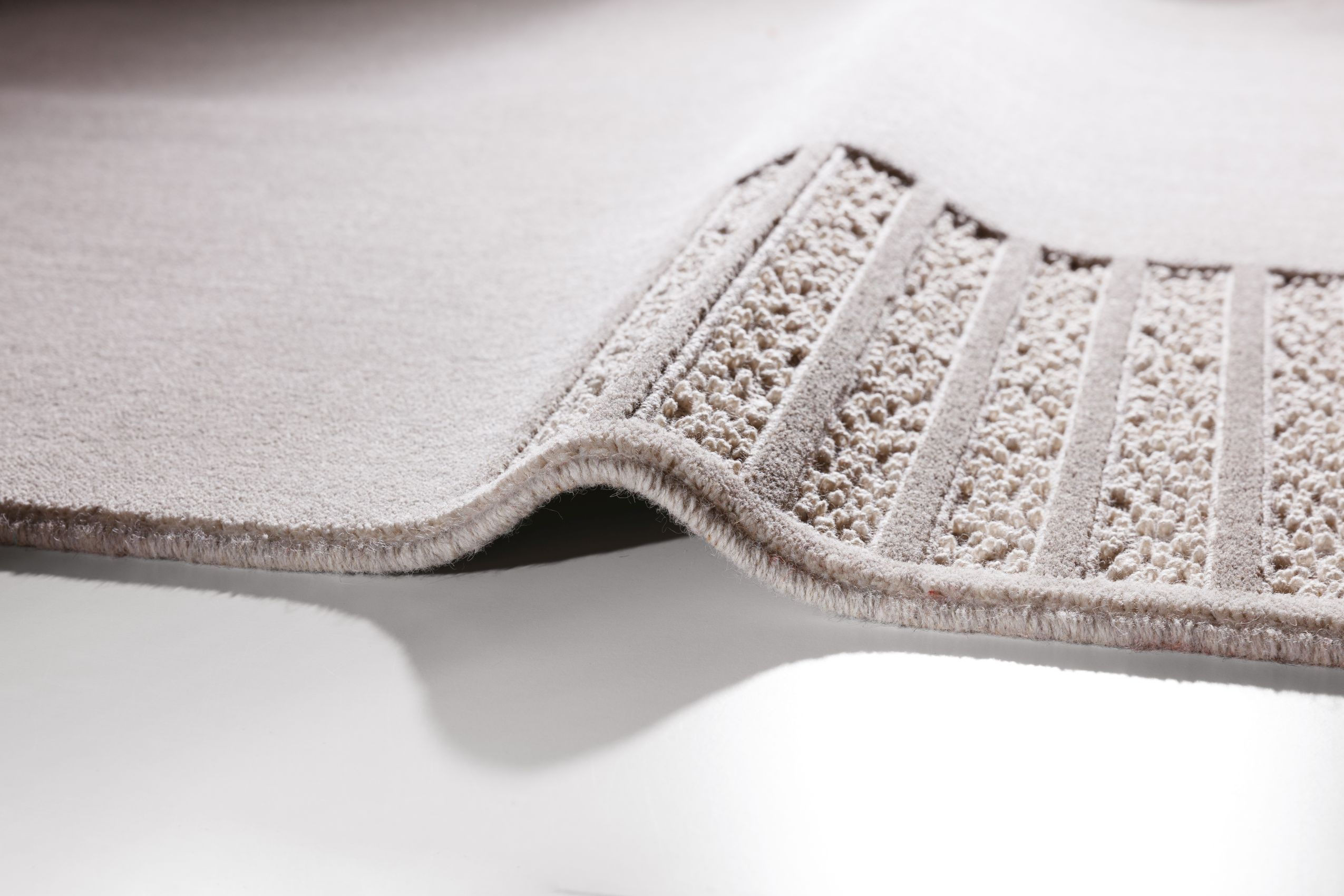 Koberec NIZER světle šedý