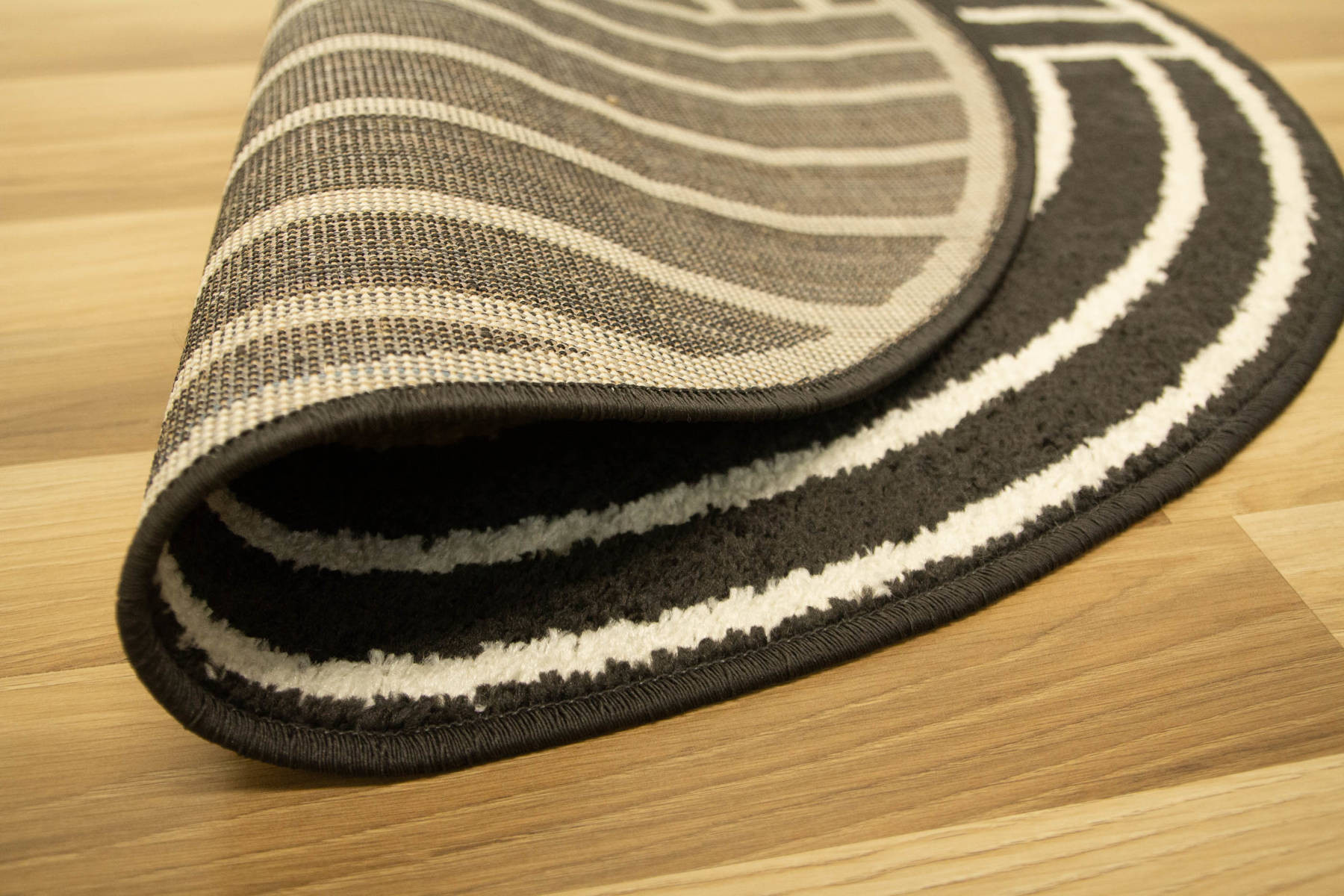 Koberec Lotto černobílý kruh