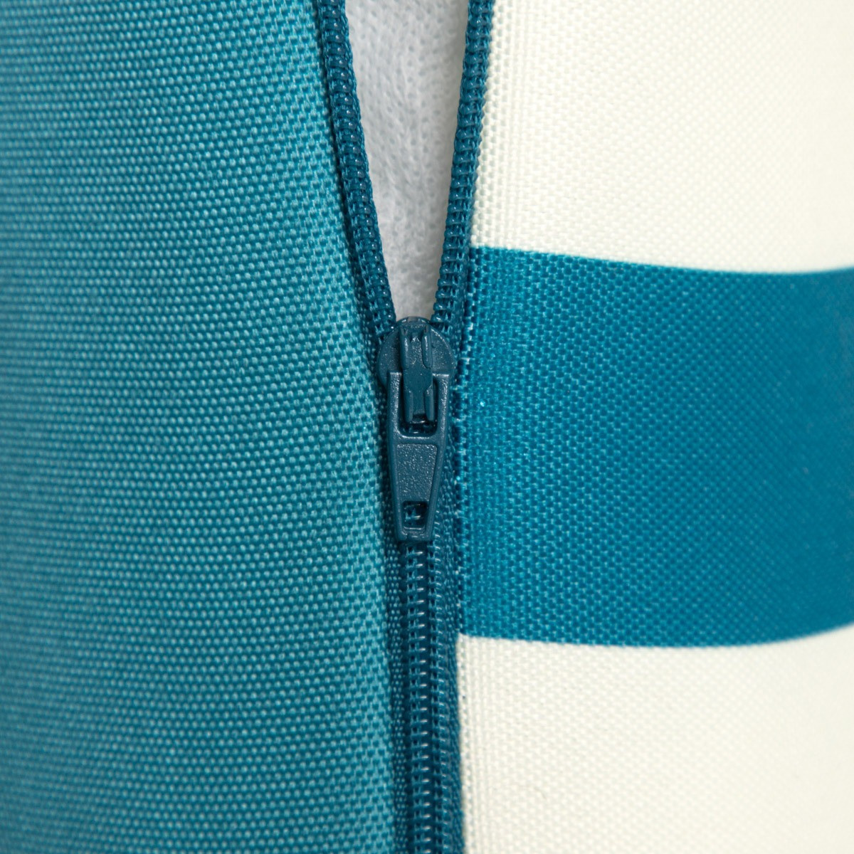 Čtvercový polštář COLOUR BLOCKS bílý / tyrkysový 745805