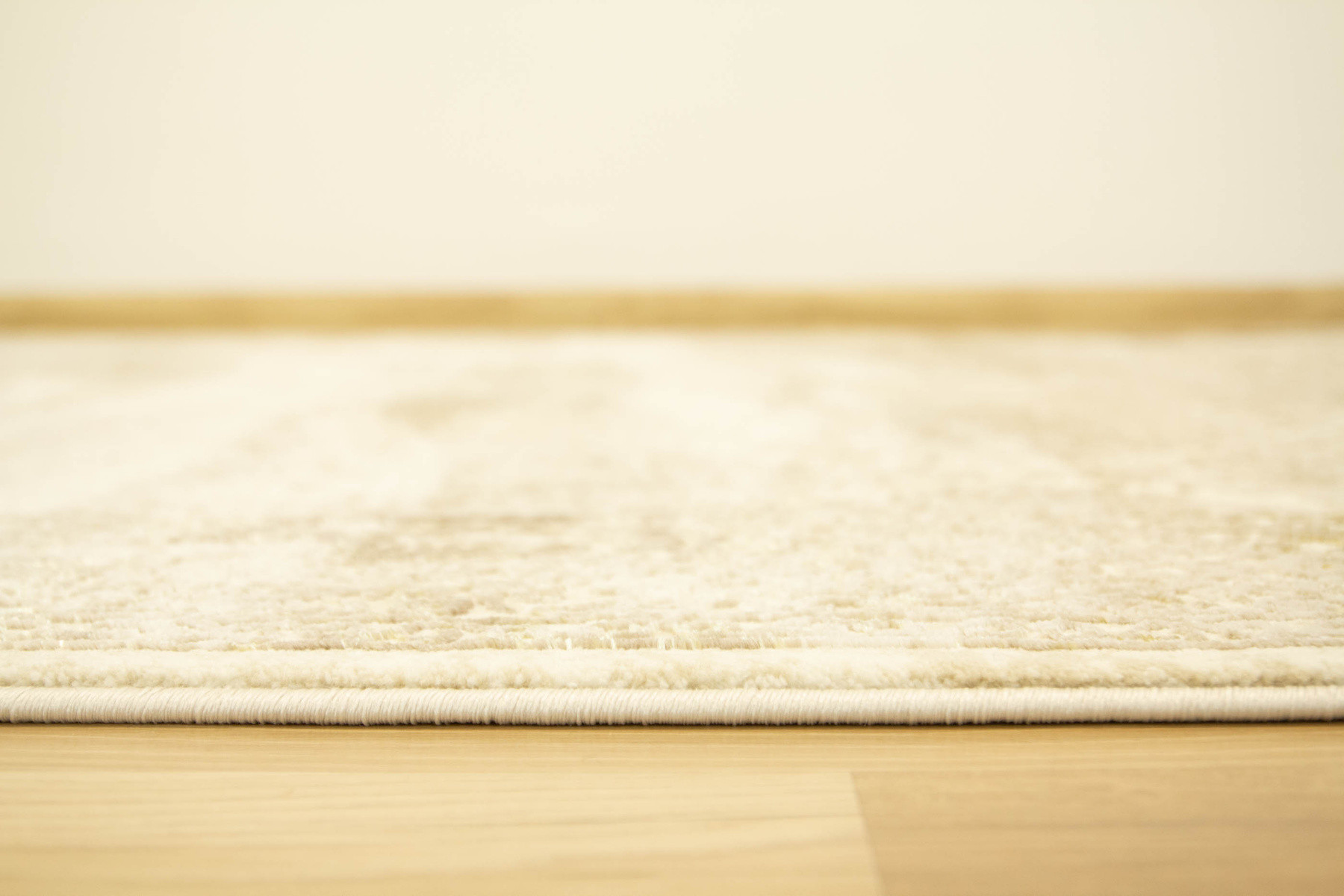 Koberec Allora Plus 7754A ornament, béžový / krémový / zlatý