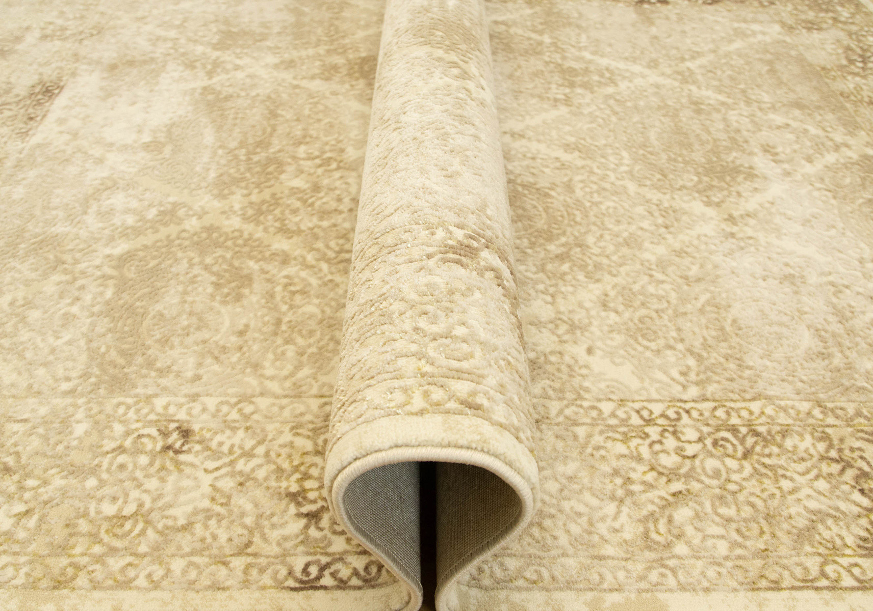 Koberec Allora Plus 7754A ornament, béžový / krémový / zlatý