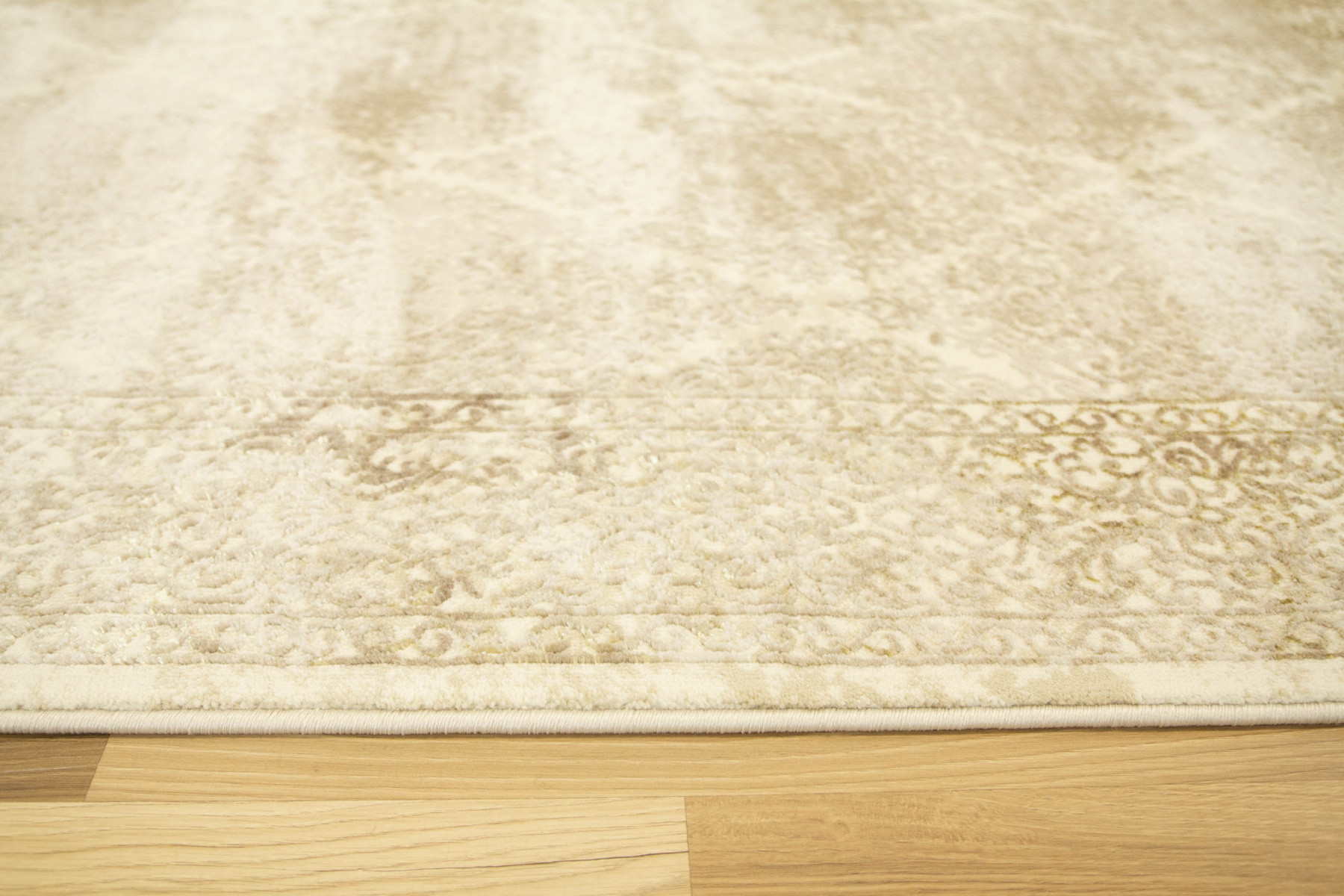 Koberec Allora Plus 7754A ornament, béžový / krémový / zlatý