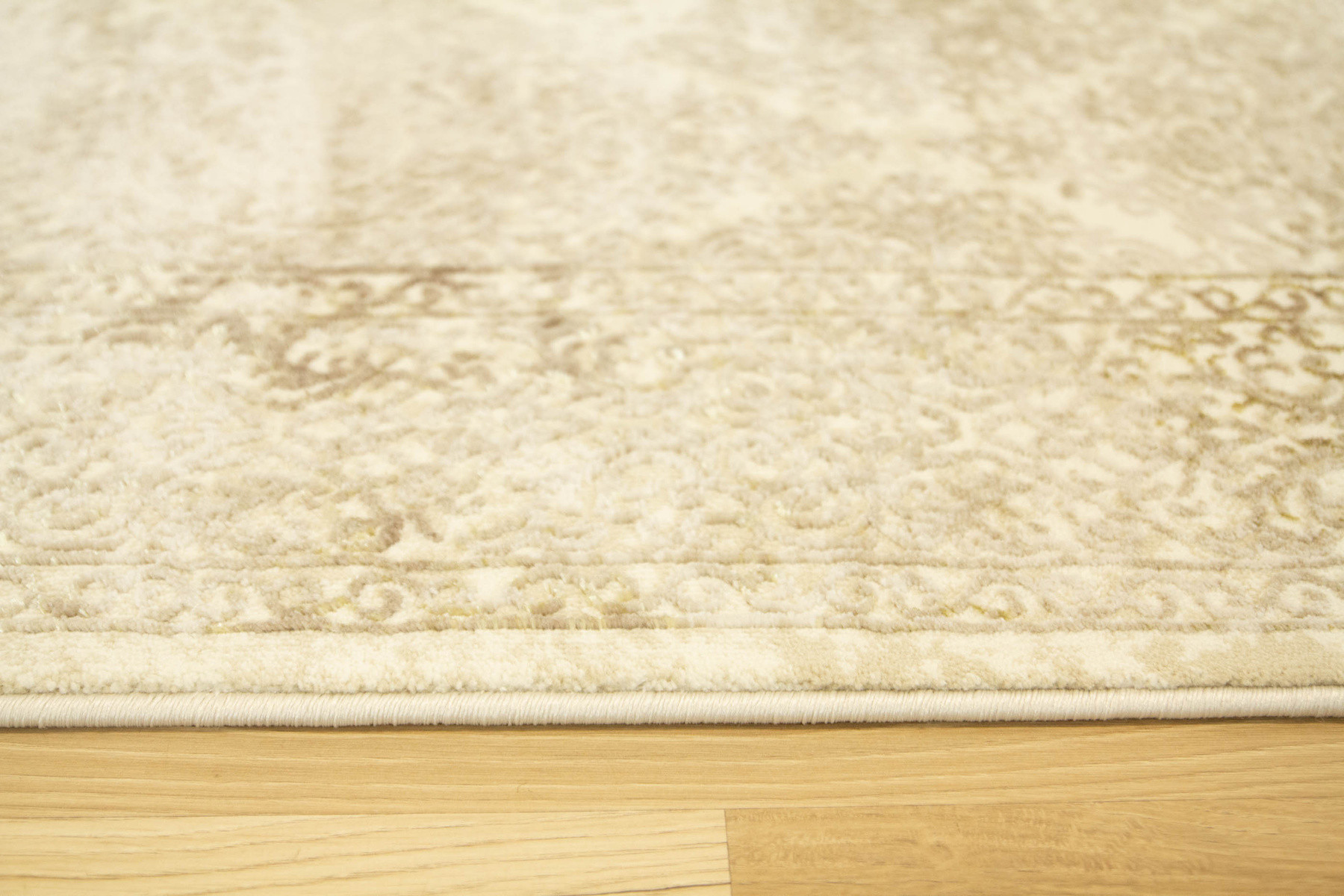 Koberec Allora Plus 7754A ornament, béžový / krémový / zlatý