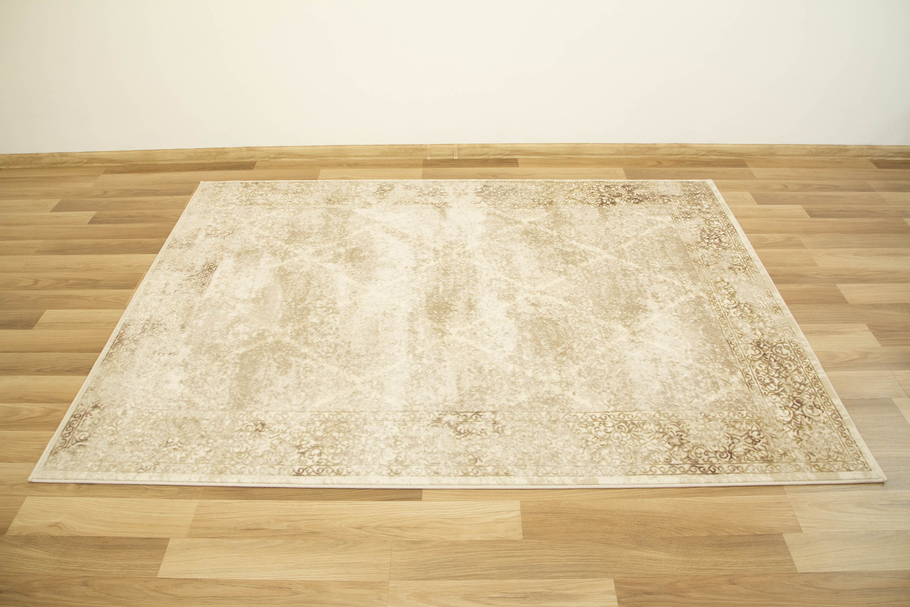 Koberec Allora Plus 7754A ornament, béžový / krémový / zlatý