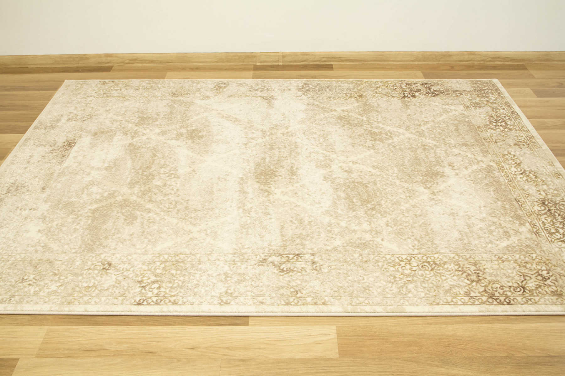 Koberec Allora Plus 7754A ornament, béžový / krémový / zlatý