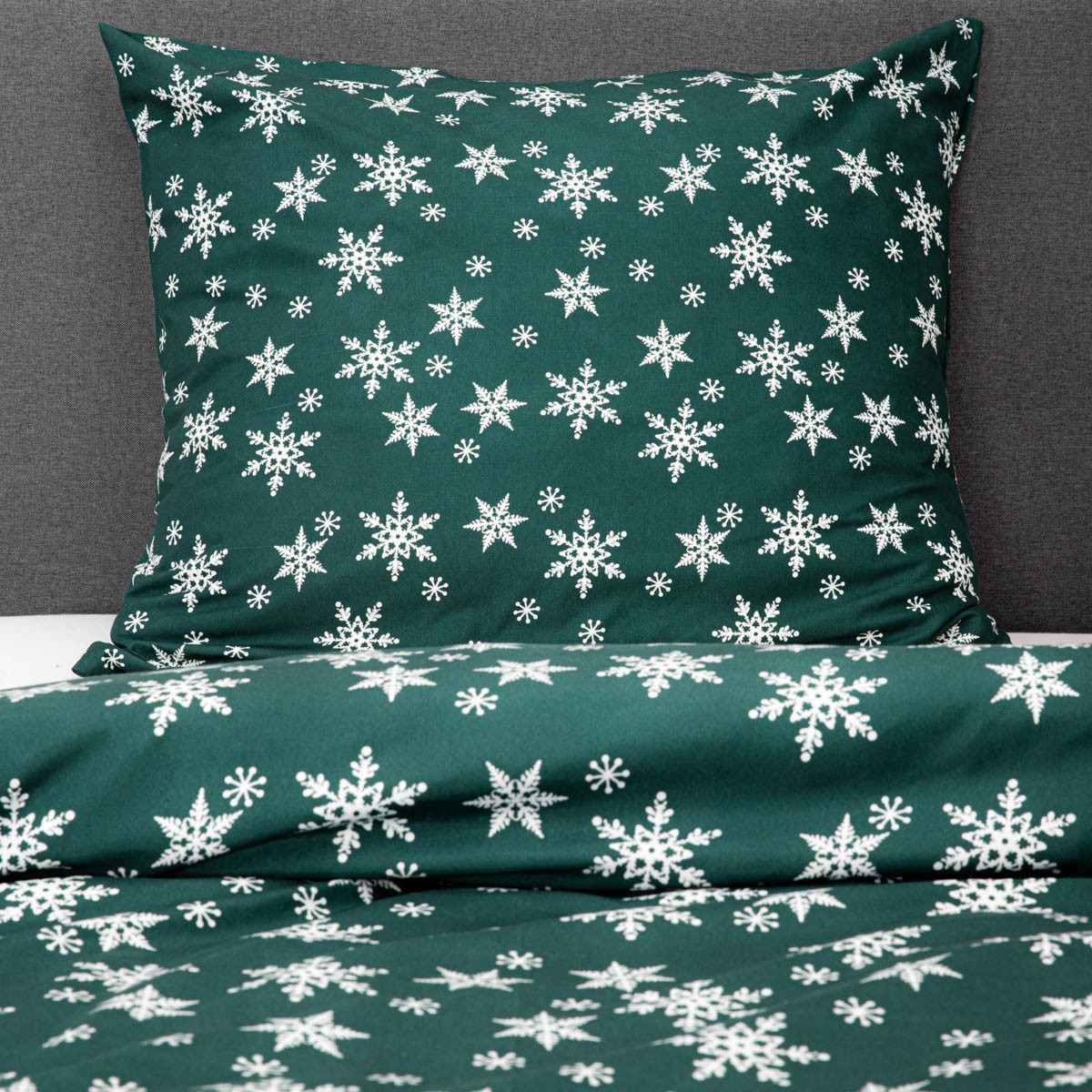 Ložní souprava SNOFLOCK zelená s vločkami XM22 986165