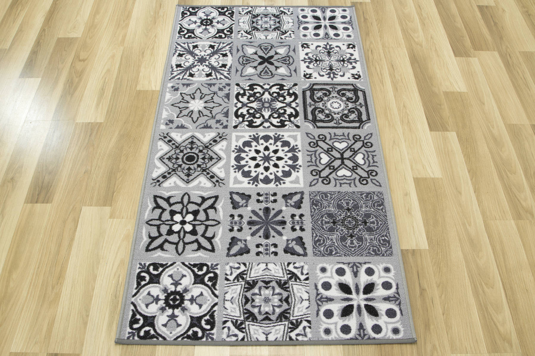 Protiskluzový koberec / běhoun Patchwork šedý