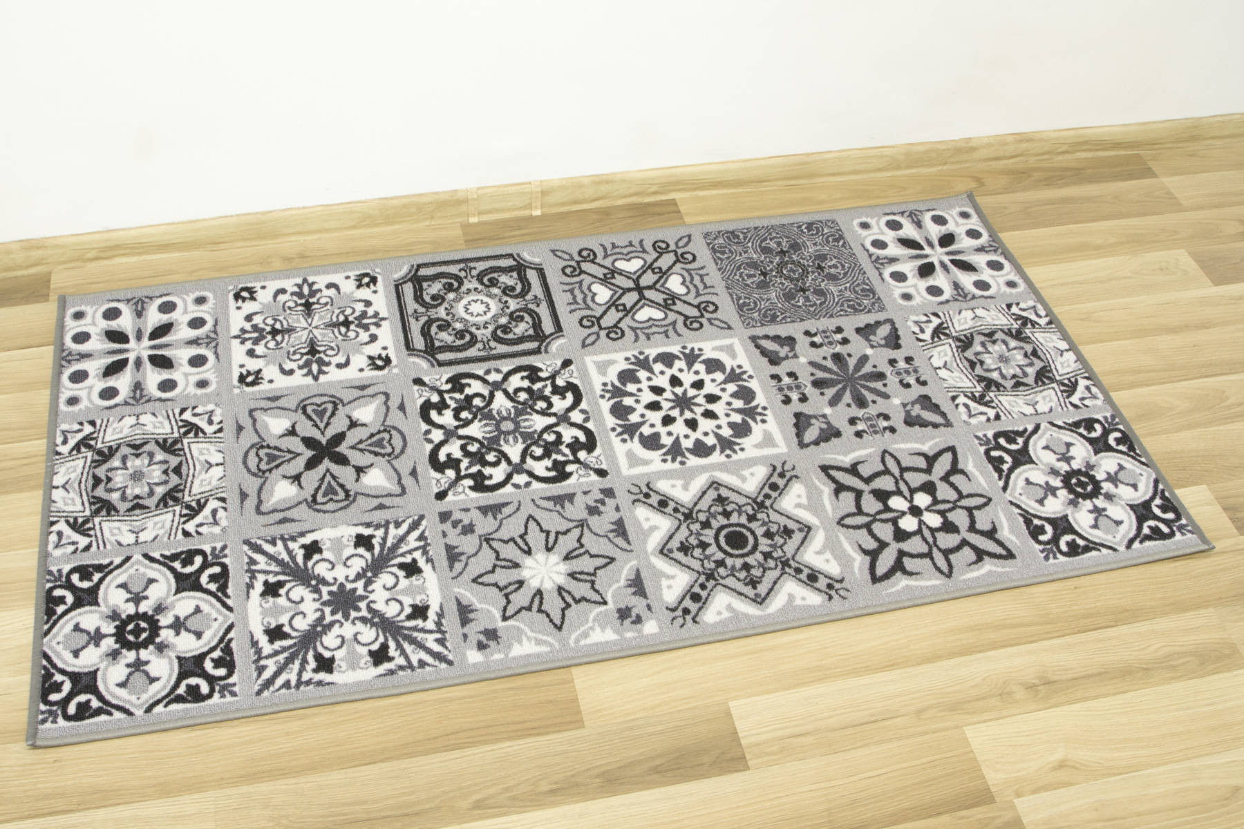 Protiskluzový koberec / běhoun Patchwork šedý