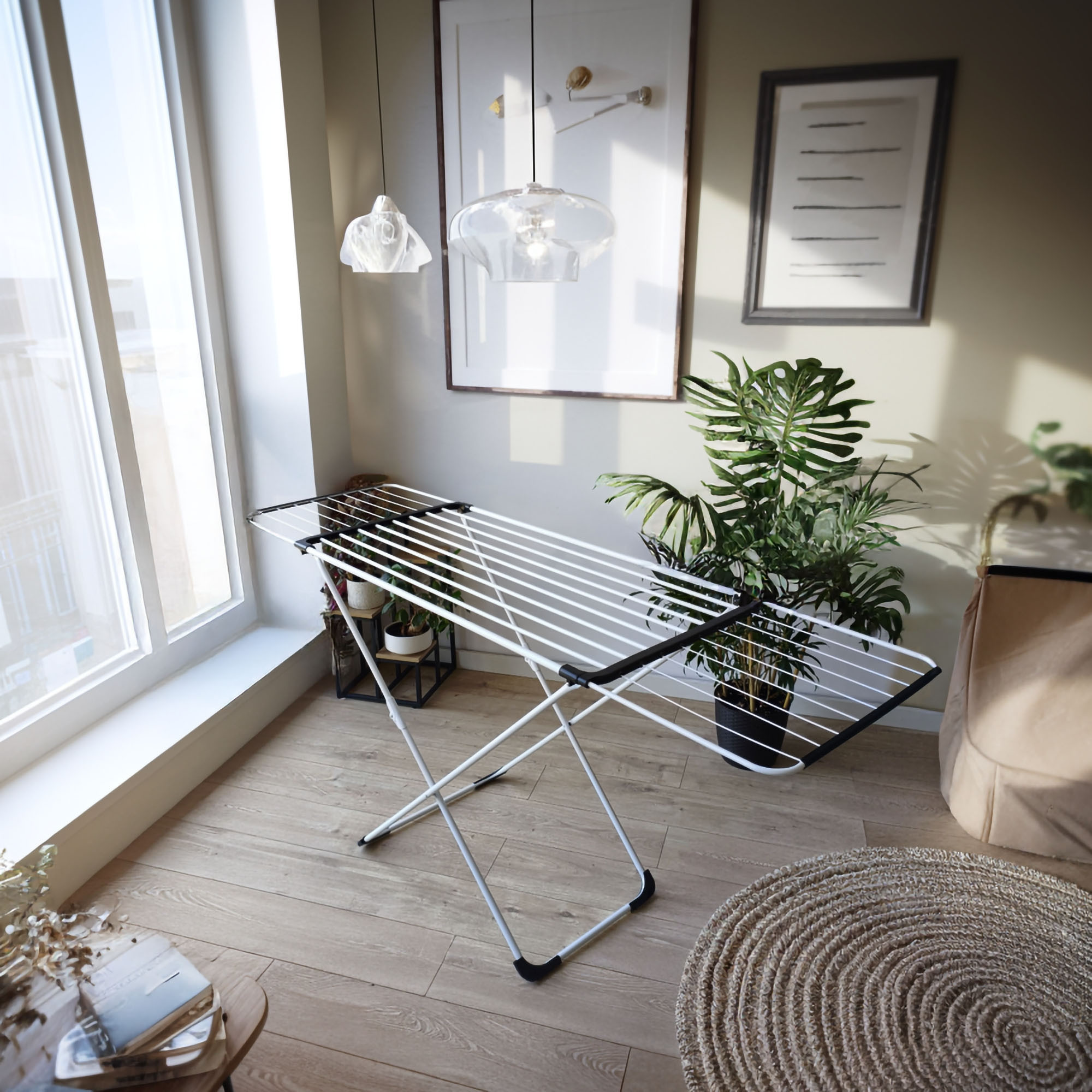 Výsuvný sušák na prádlo ARIA bílý