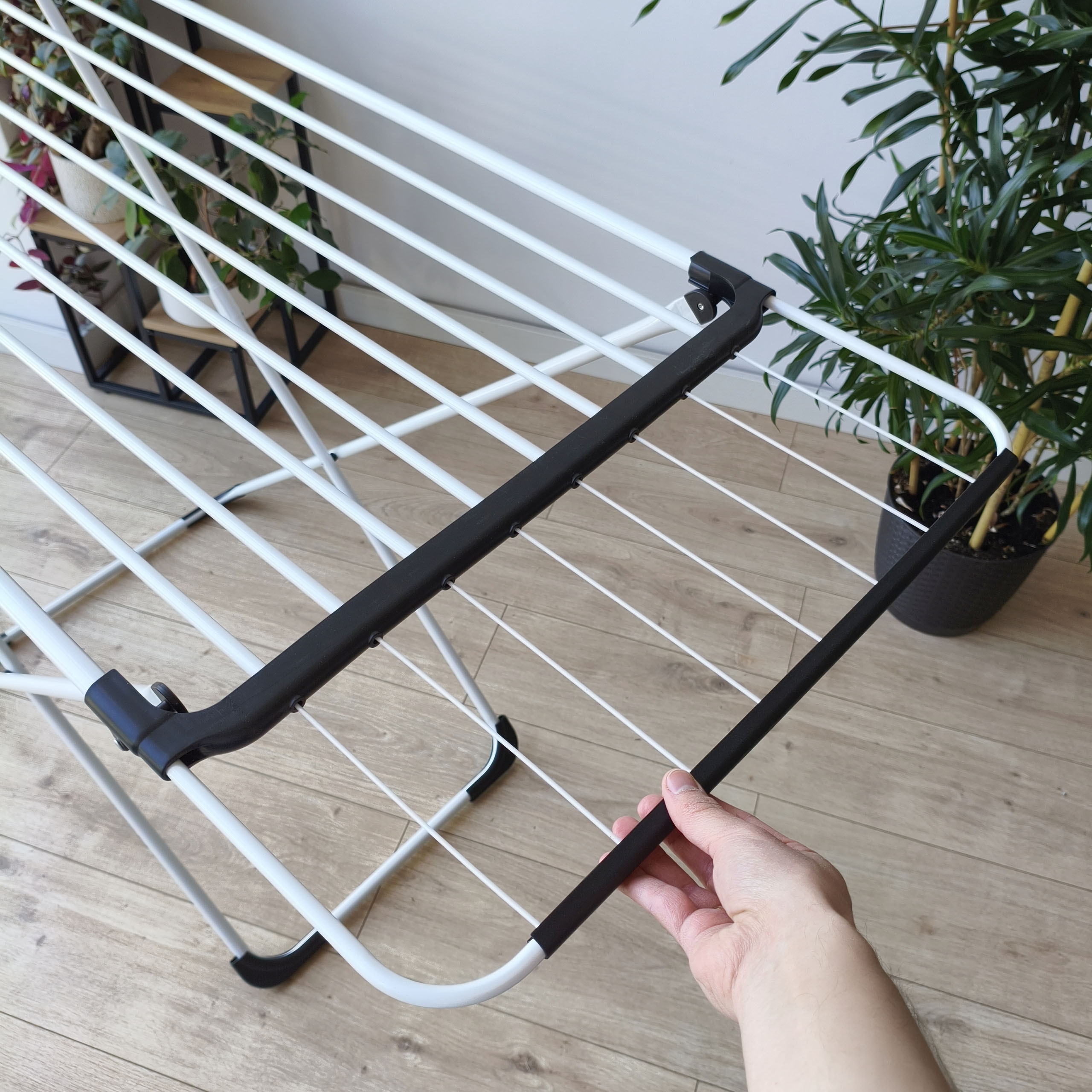 Výsuvný sušák na prádlo ARIA bílý