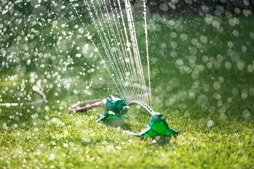 Oscilační zahradní zavlažovač 281357