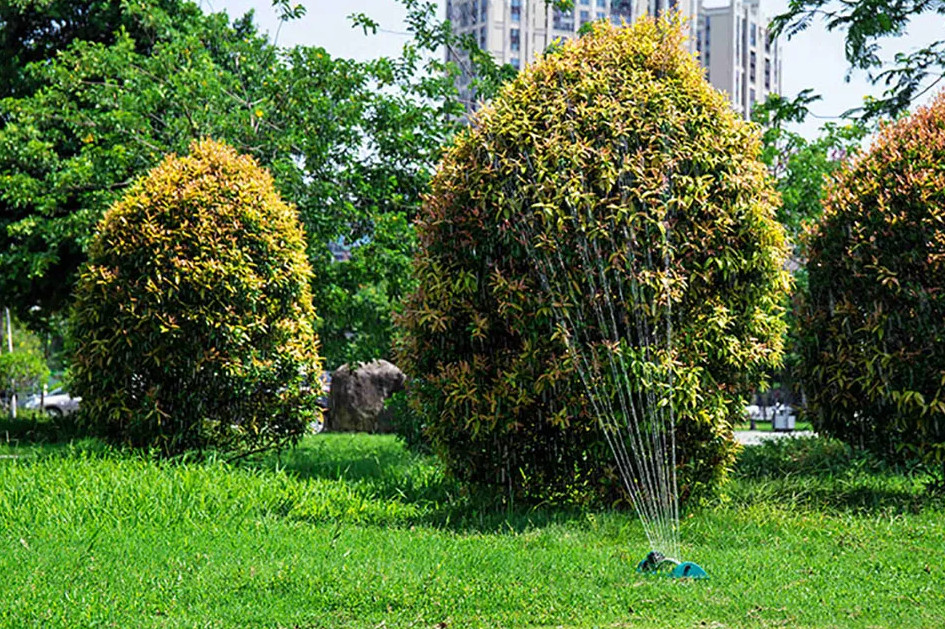 Oscilační zahradní zavlažovač 281357