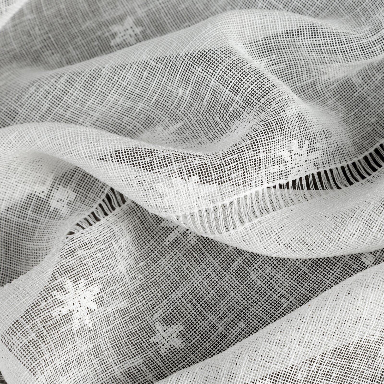 Hotová záclona NADINE s vánočním vzorem - na průchodkách