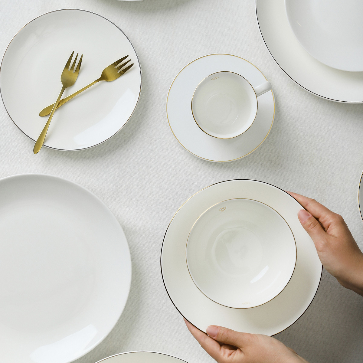 Dezertní talíř AURO se zlatým okrajem 992005