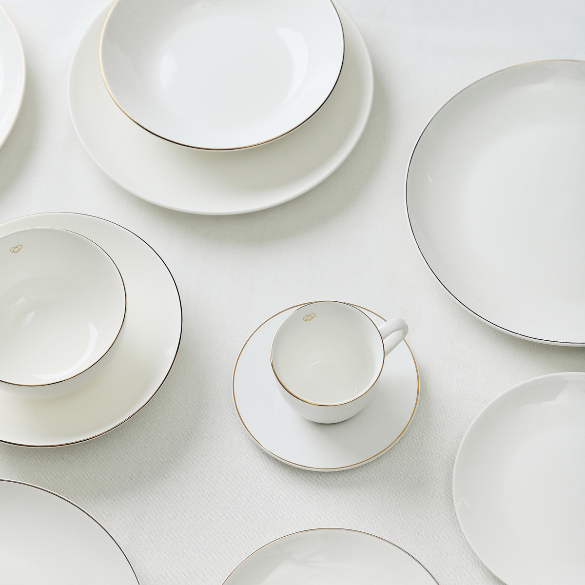 Talíř AURO obědový, se zlatým okrajem ALL 991992