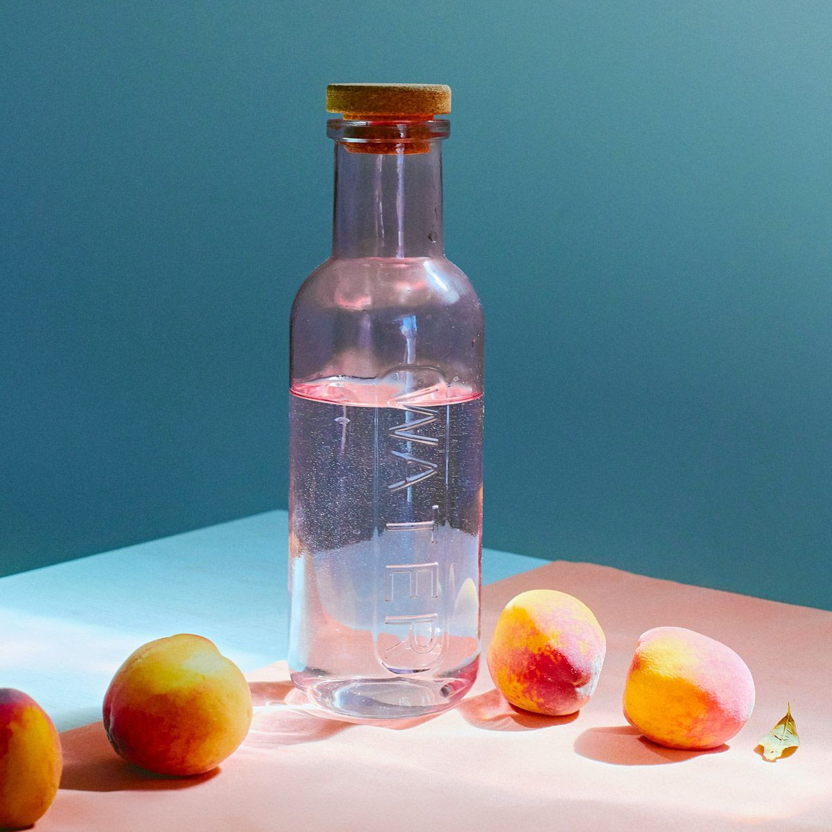 Karafa MAEVE růžová s korkem 891026 1L