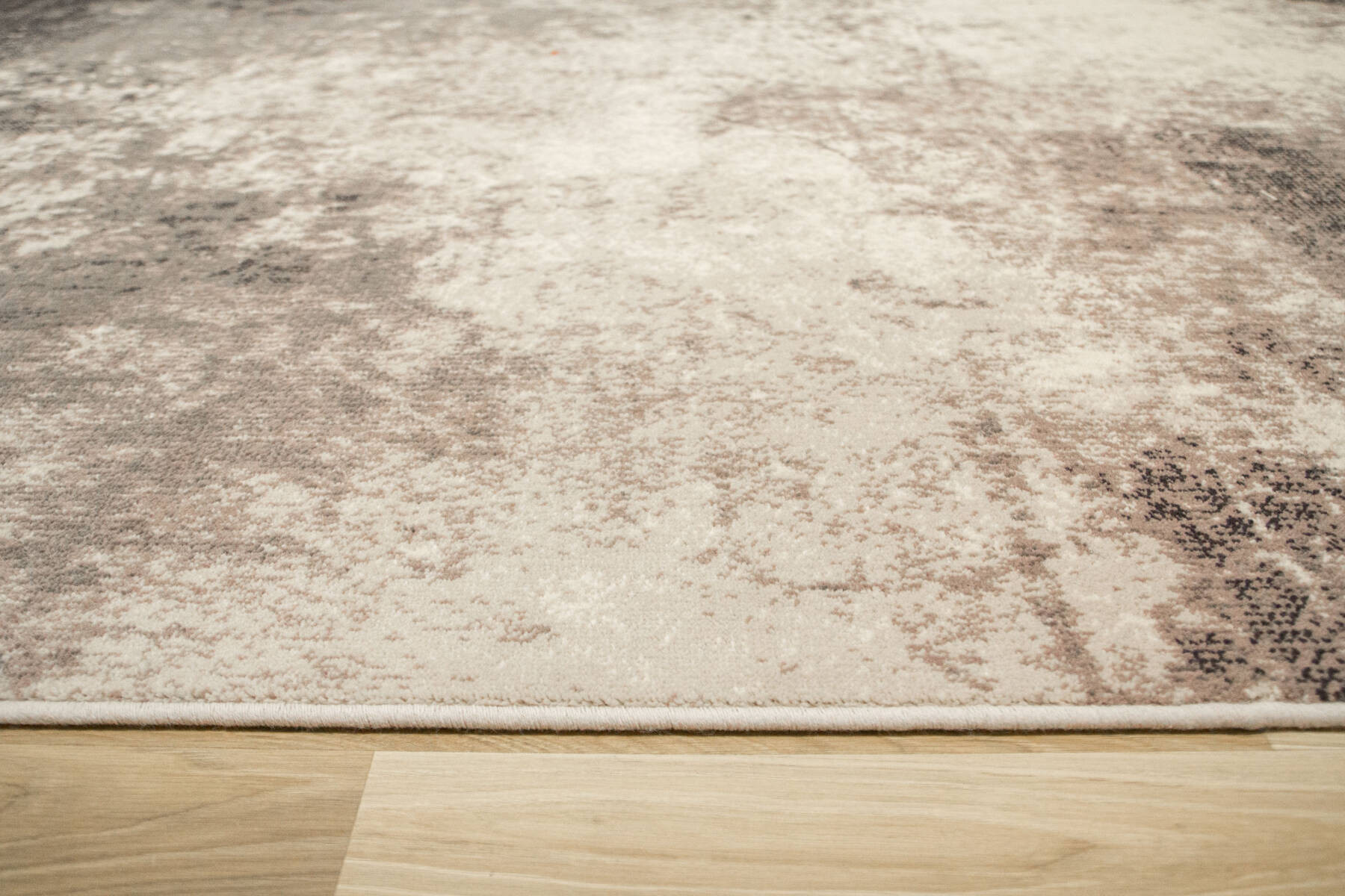 Koberec Dywilan Raw 10 Silver krémový / antracitový / fialový